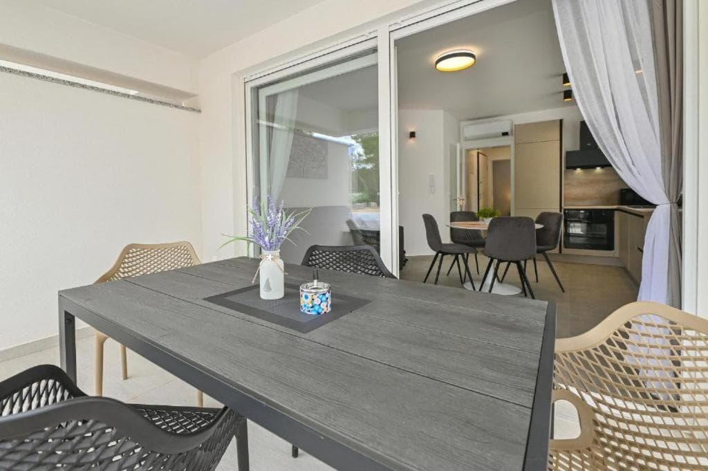 Apartment Break C 6 mit Pool in Novalja Ansicht 4