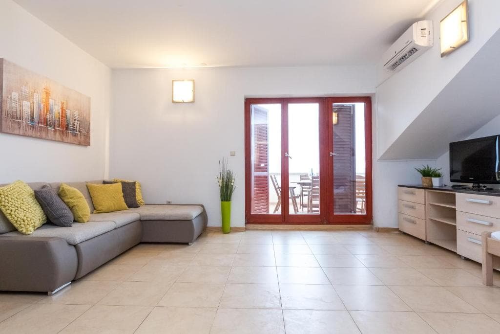 Maru 5 Apartment in Novalja