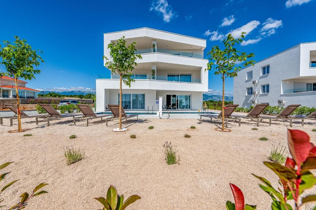Twins 6 Apartment direkt am Pool in Novalja