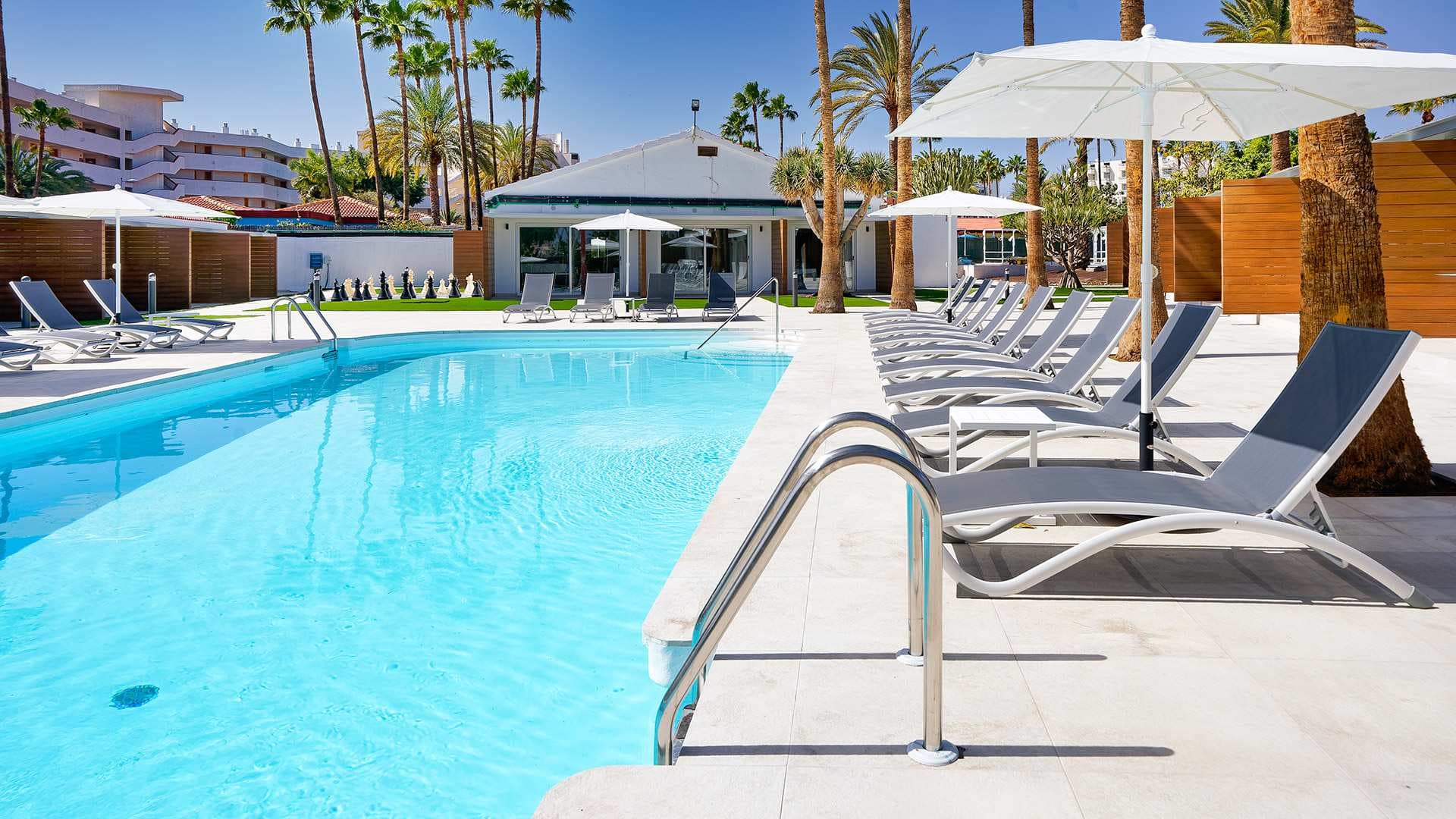 Only adults - Hotel Sanom Beach Resort