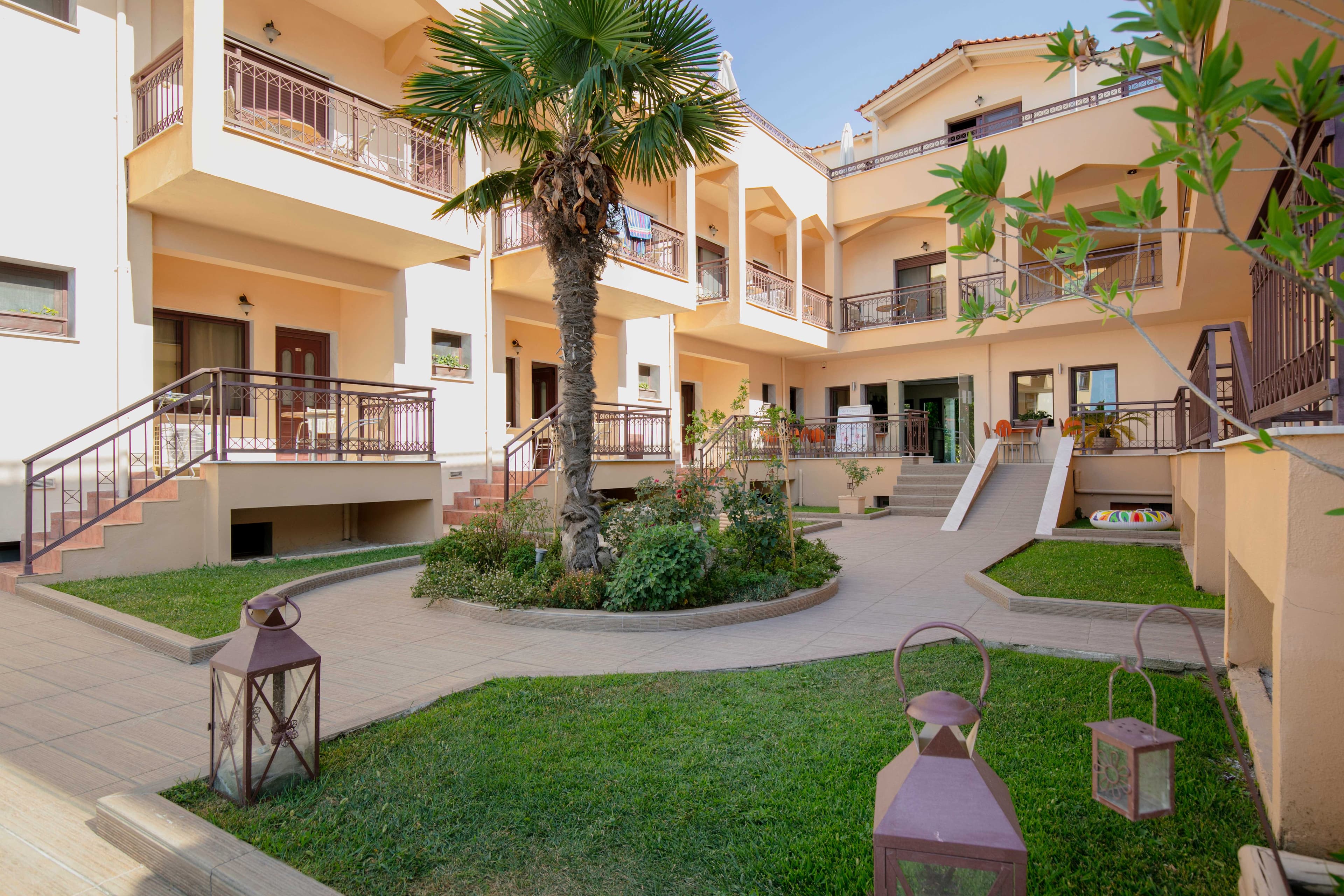 Mediterranean Beach Hotel Ansicht 2