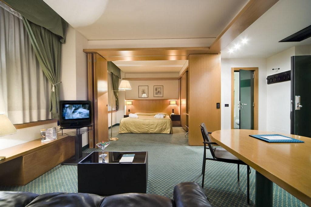 UNAHOTELS Century Milano Ansicht 6