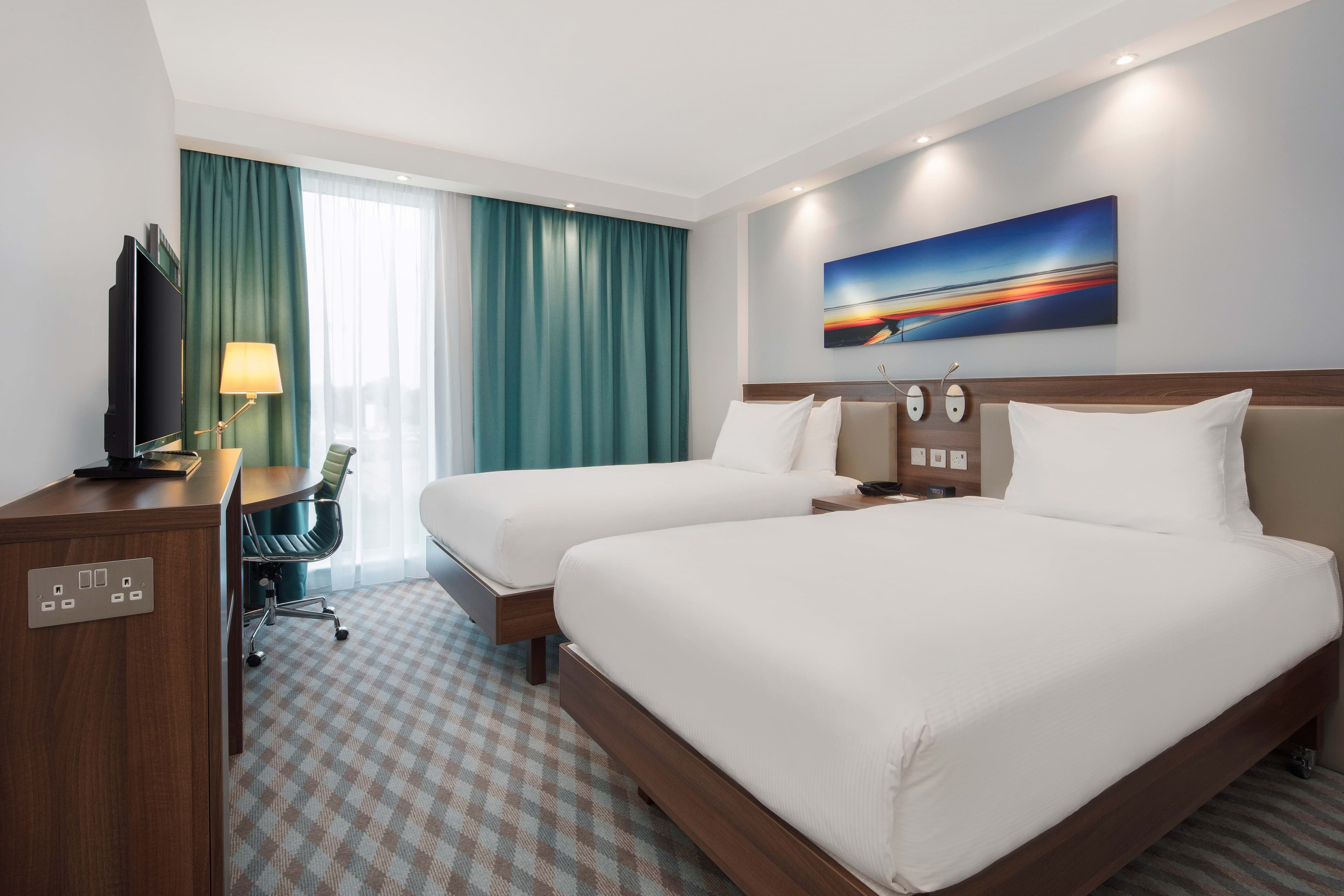Hampton By Hilton London Stansted Airport Ansicht 4