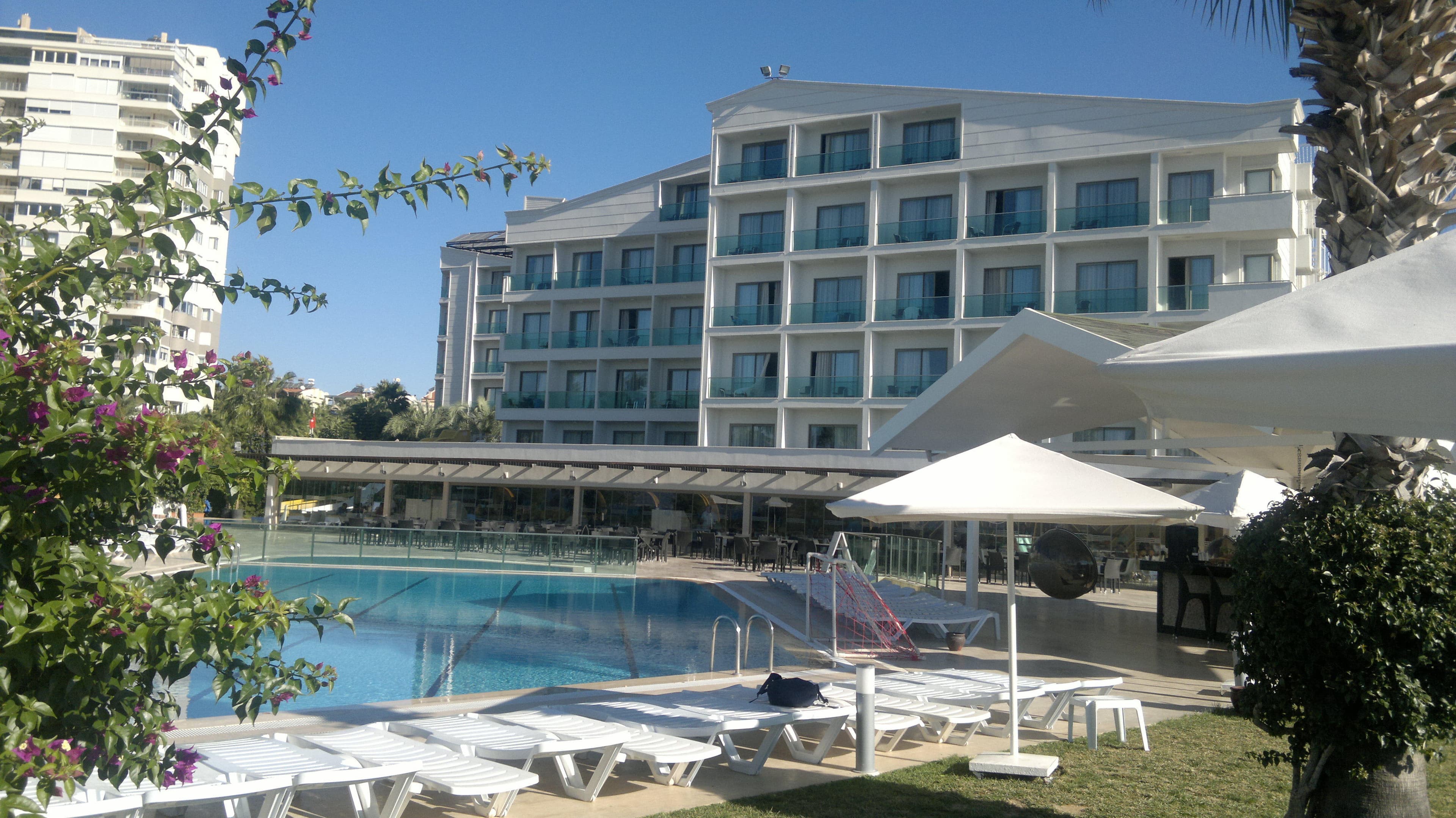 Falcon Hotel