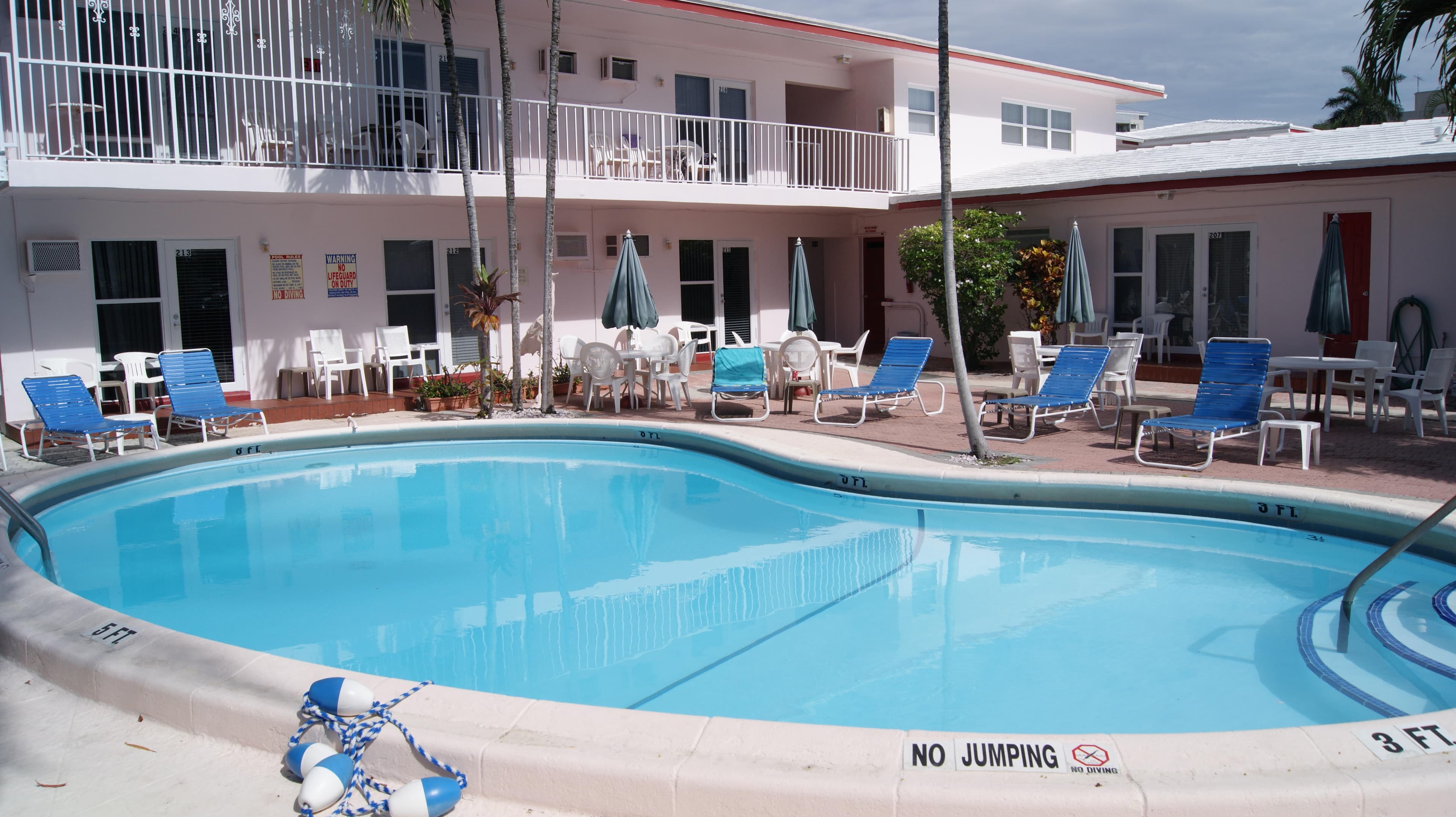 Motel Birch Patio Ansicht 6