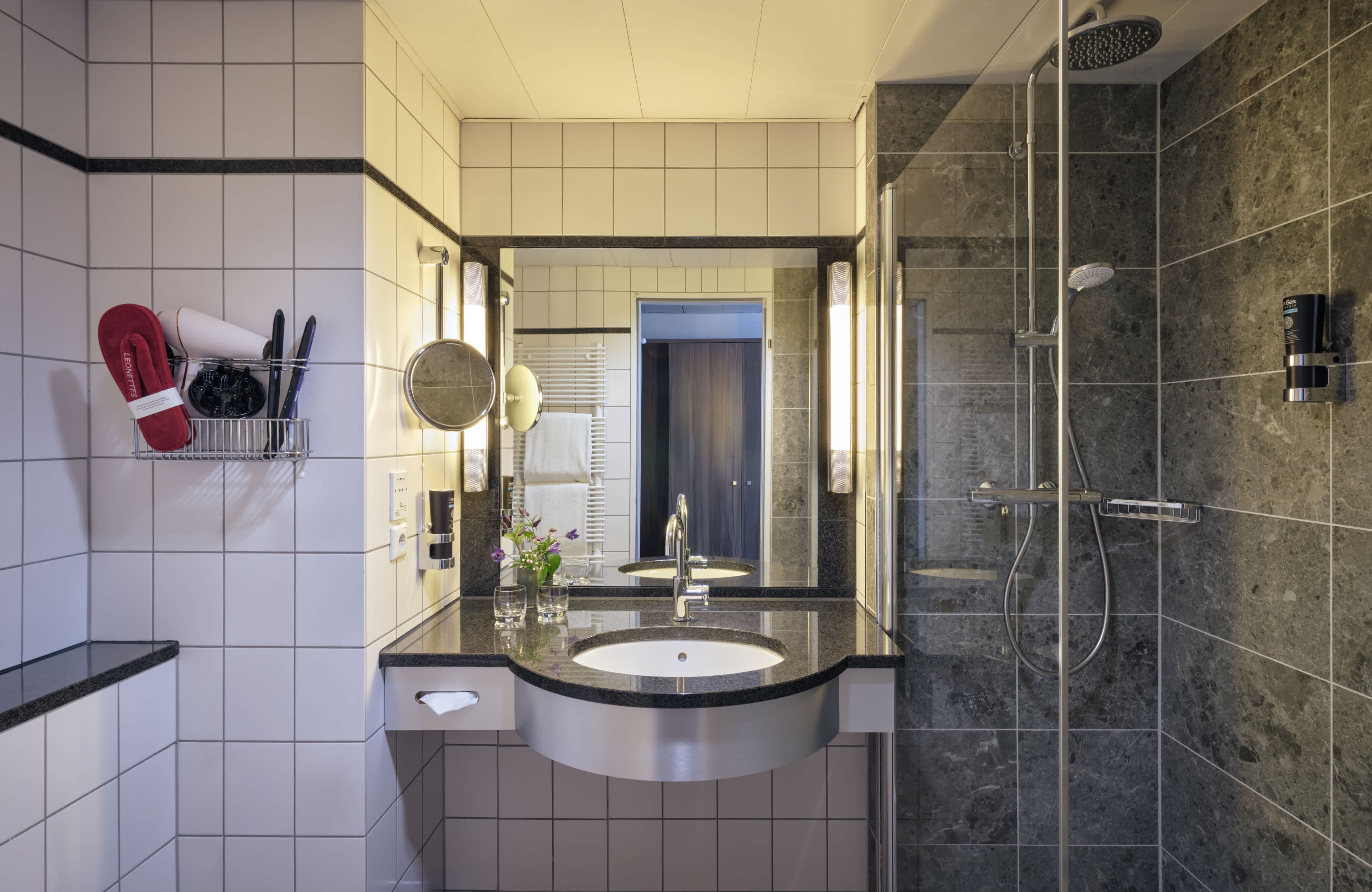 Leonardo Royal Hotel Düsseldorf Königsallee Ansicht 3