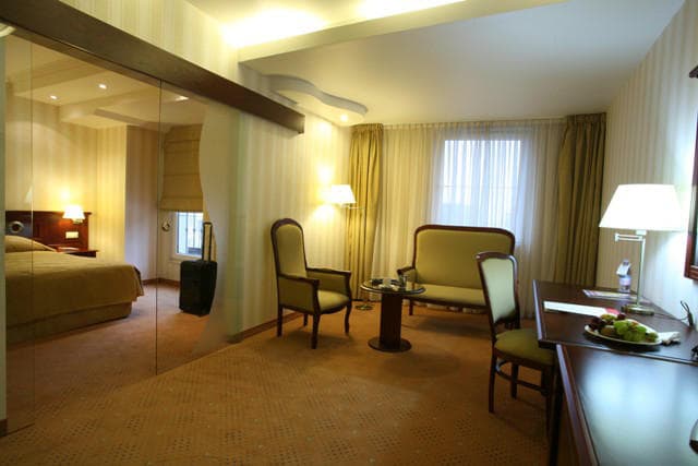 Ramada Hotel & Suites Bucharest North Ansicht 3