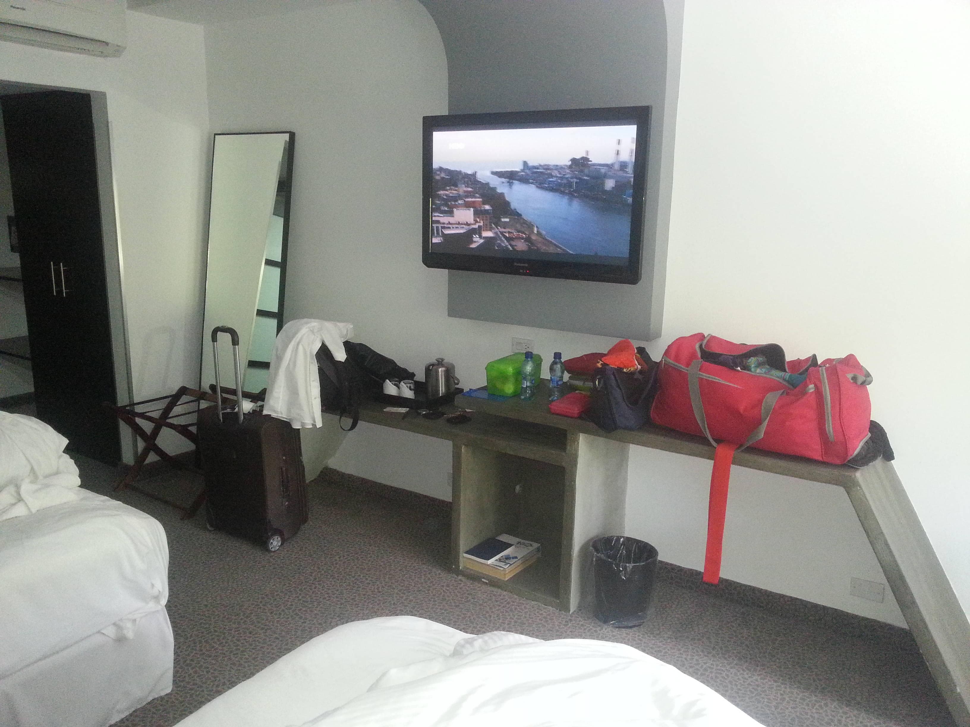 Hotel Riande Aeropuerto Ansicht 5