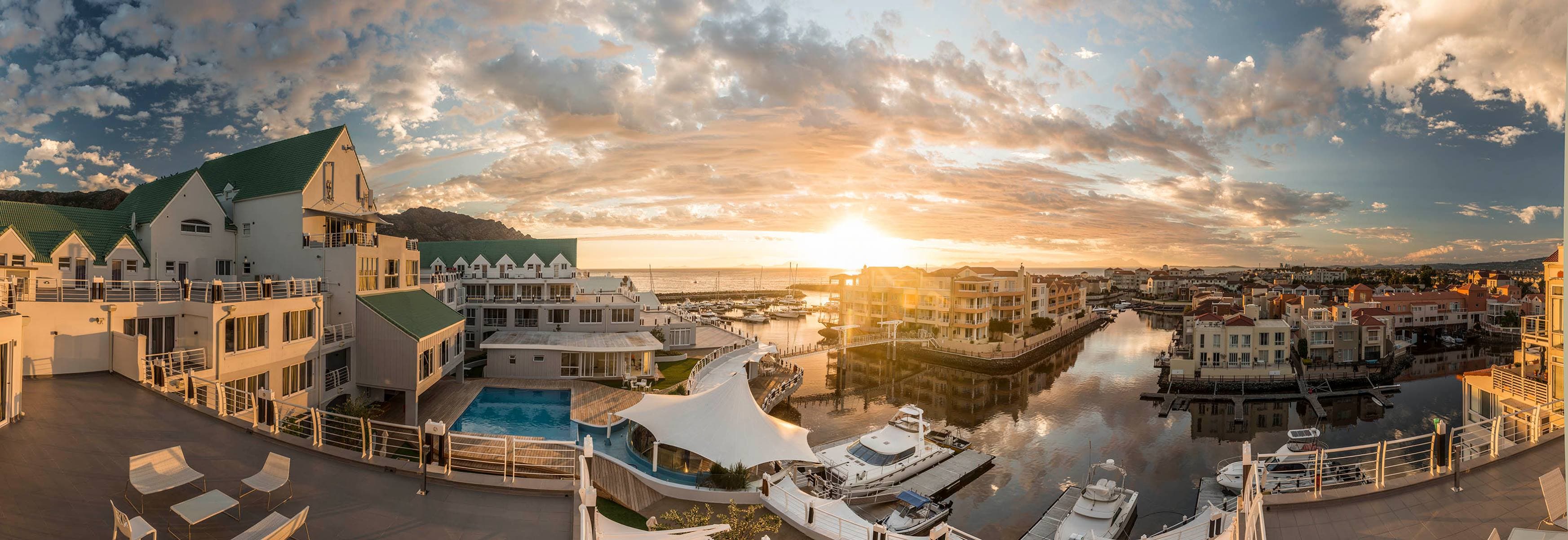 Krystal Beach Hotel Ansicht 2