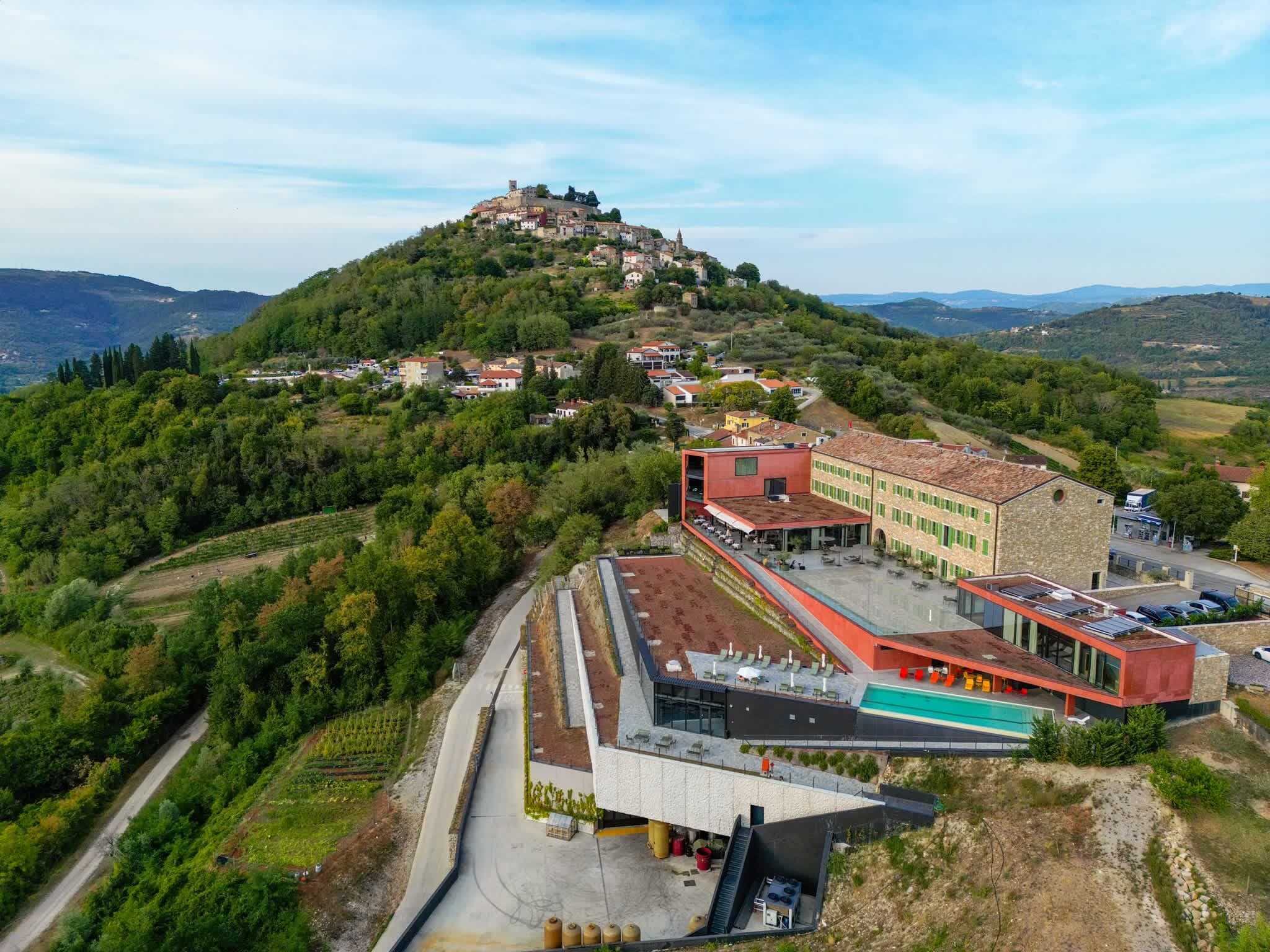 ROXANICH Winery and Design Hotel