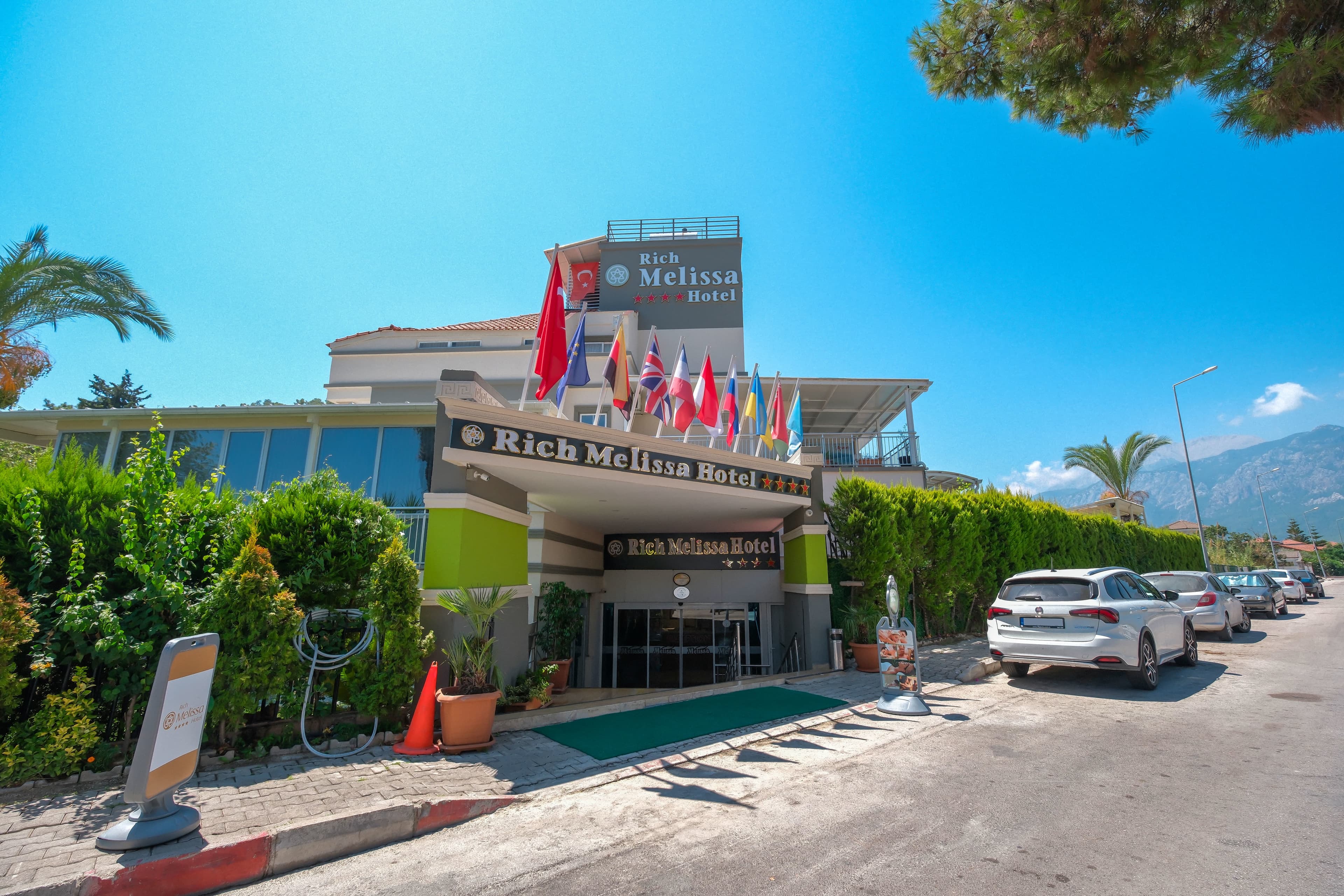 Rich Melissa Hotel