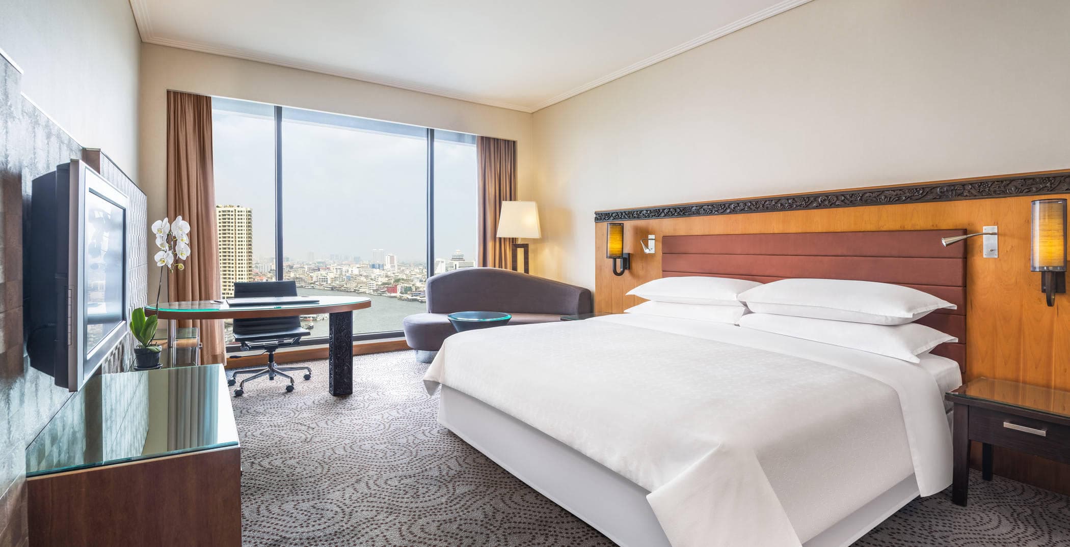 Royal Orchid Sheraton Hotel & Towers