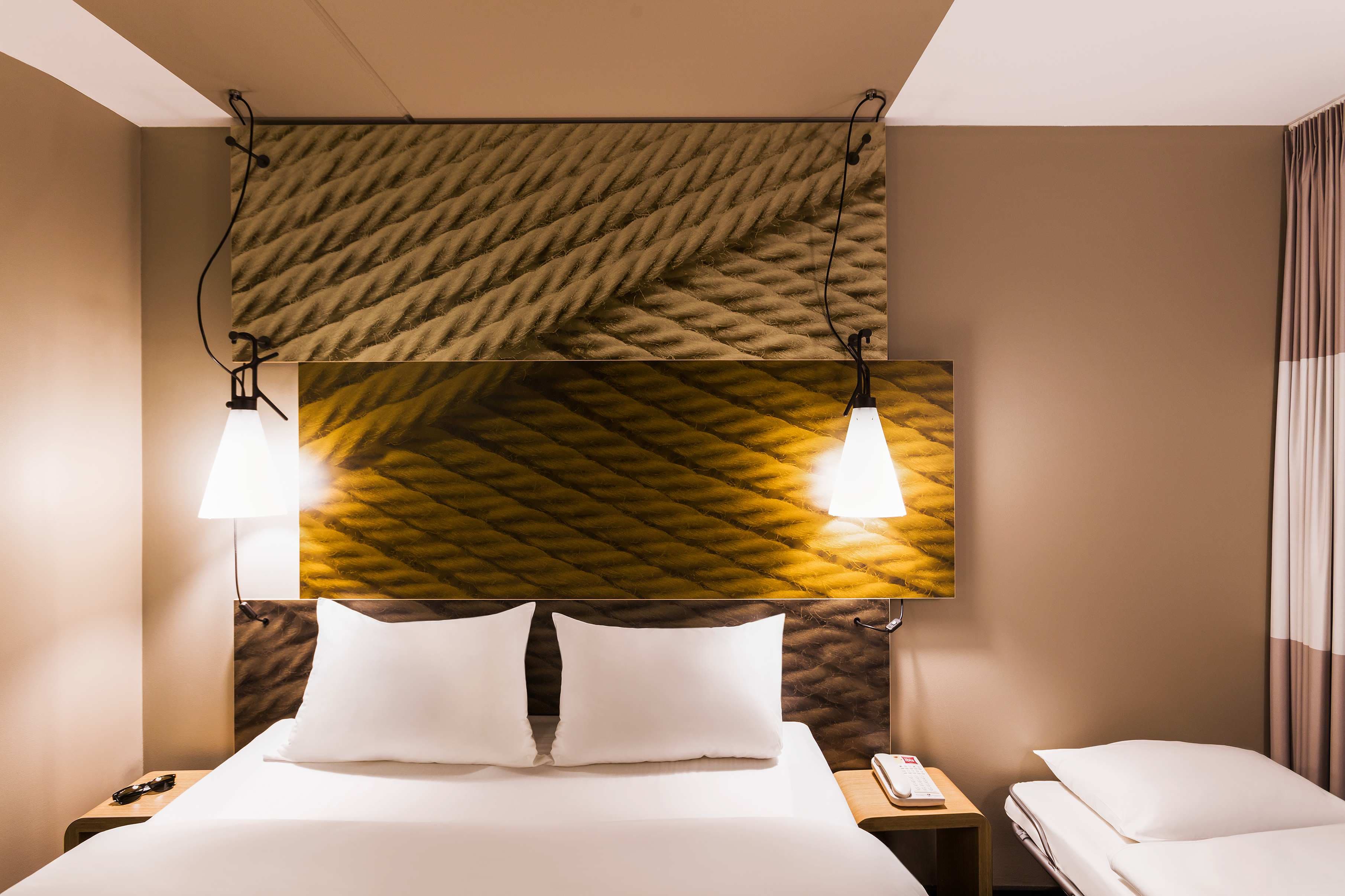 Hotel Ibis Zürich City West Ansicht 4