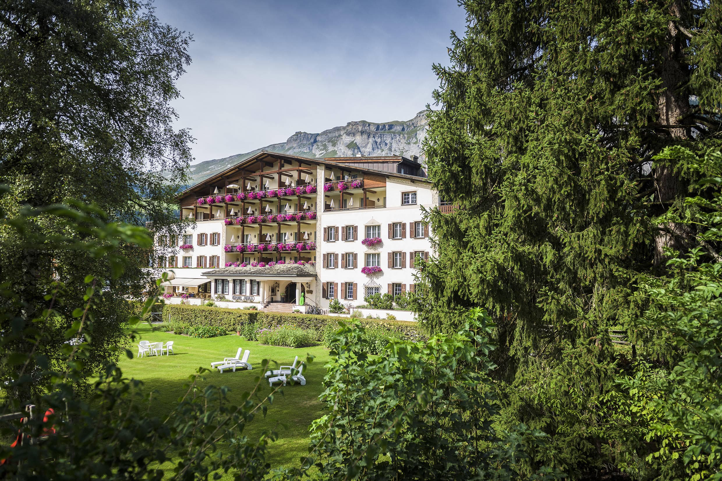 Hotel Adula Ansicht 2