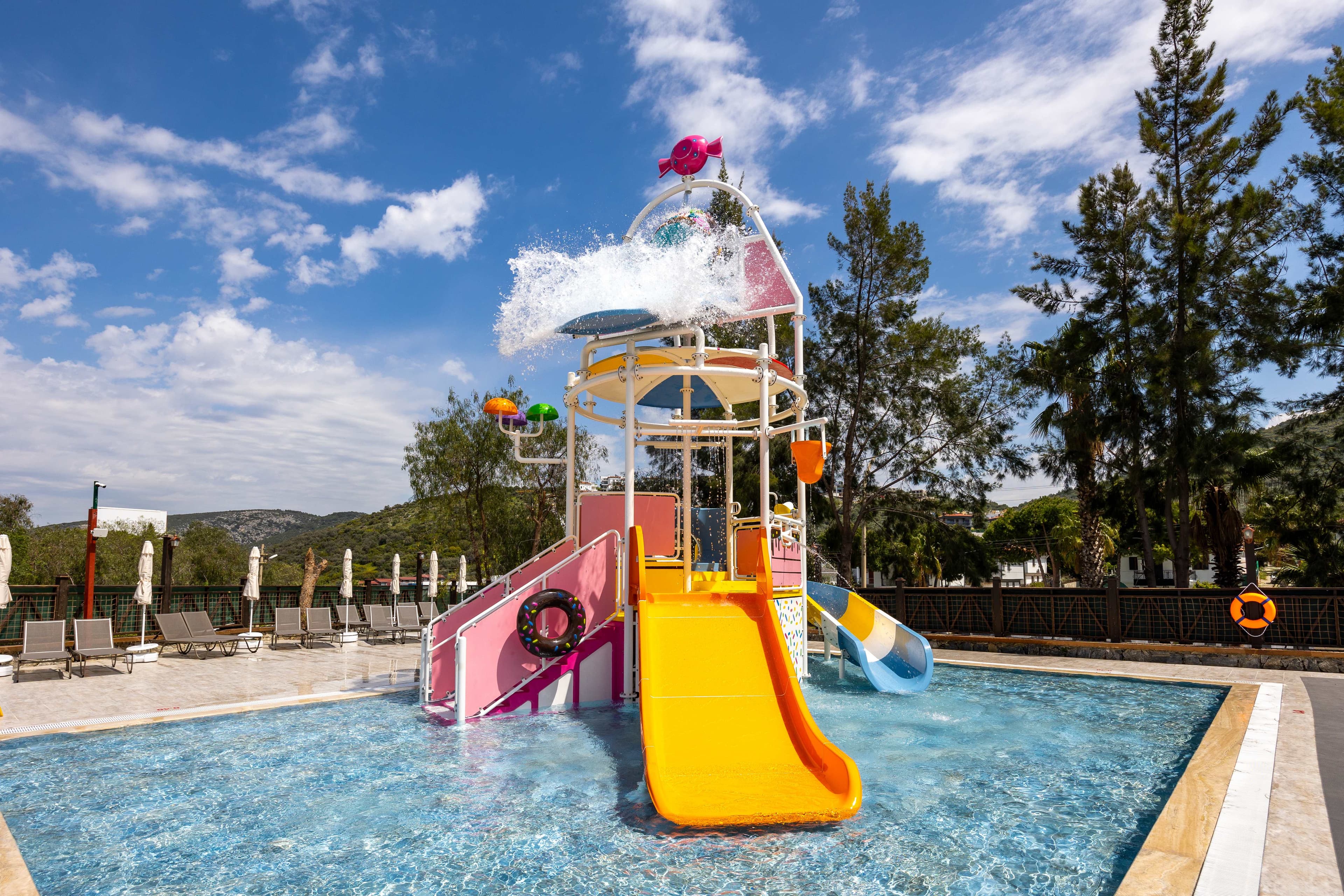 Ramada Hotel & Suites by Wyndham Kusadasi Ansicht 10