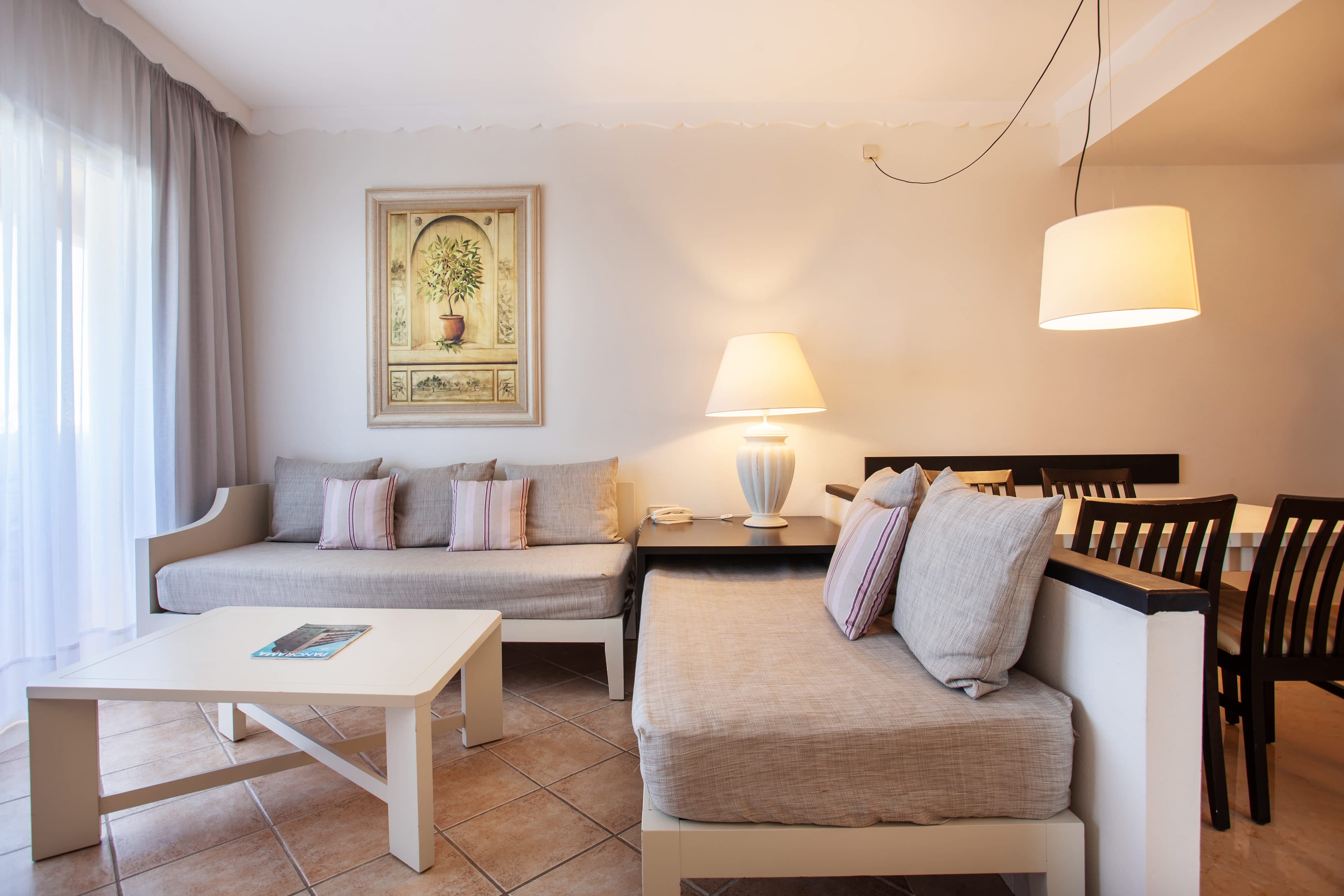 Grupotel Macarella Suites and Spa Ansicht 6
