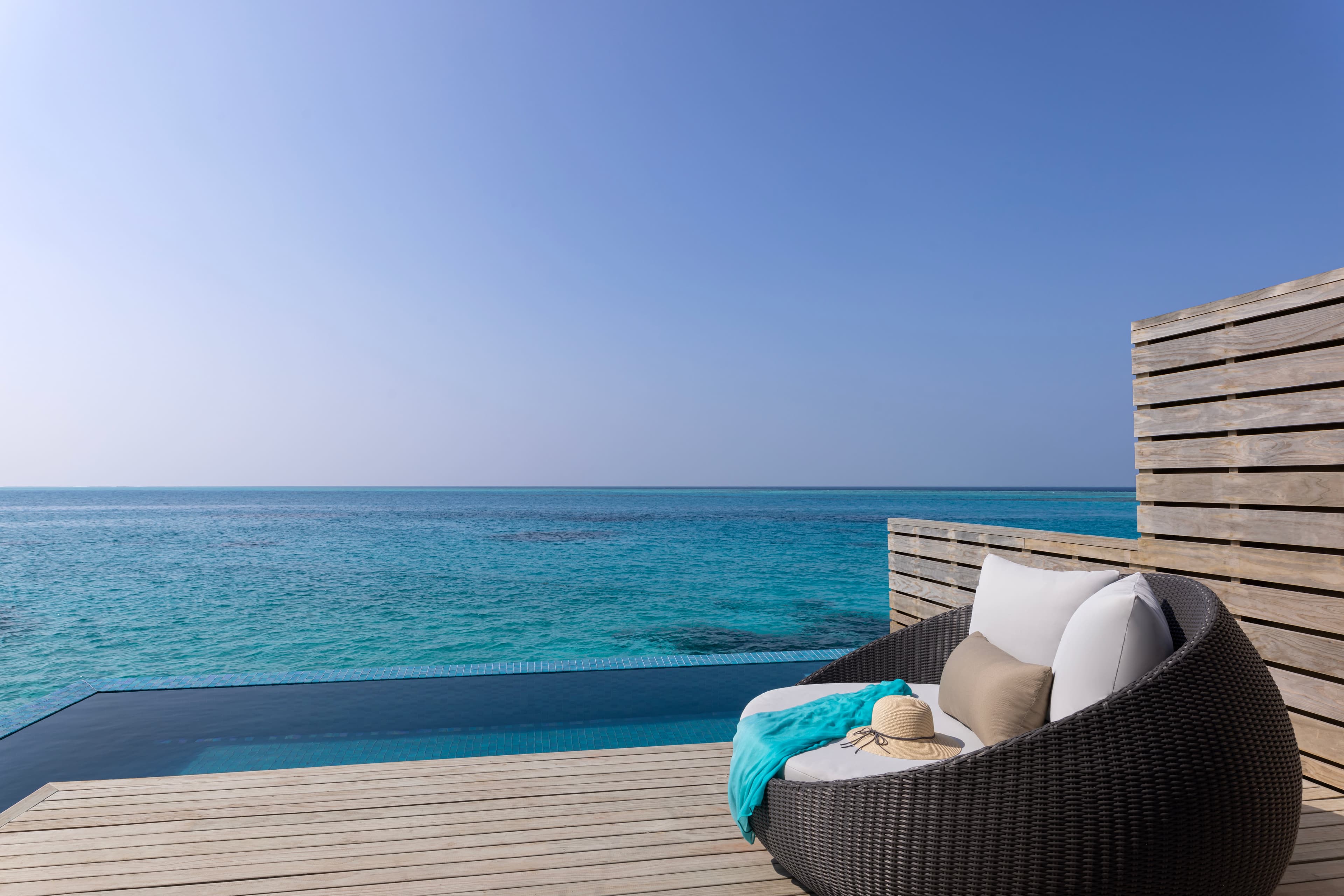 Avani+ Fares Maldives Resort Ansicht 6