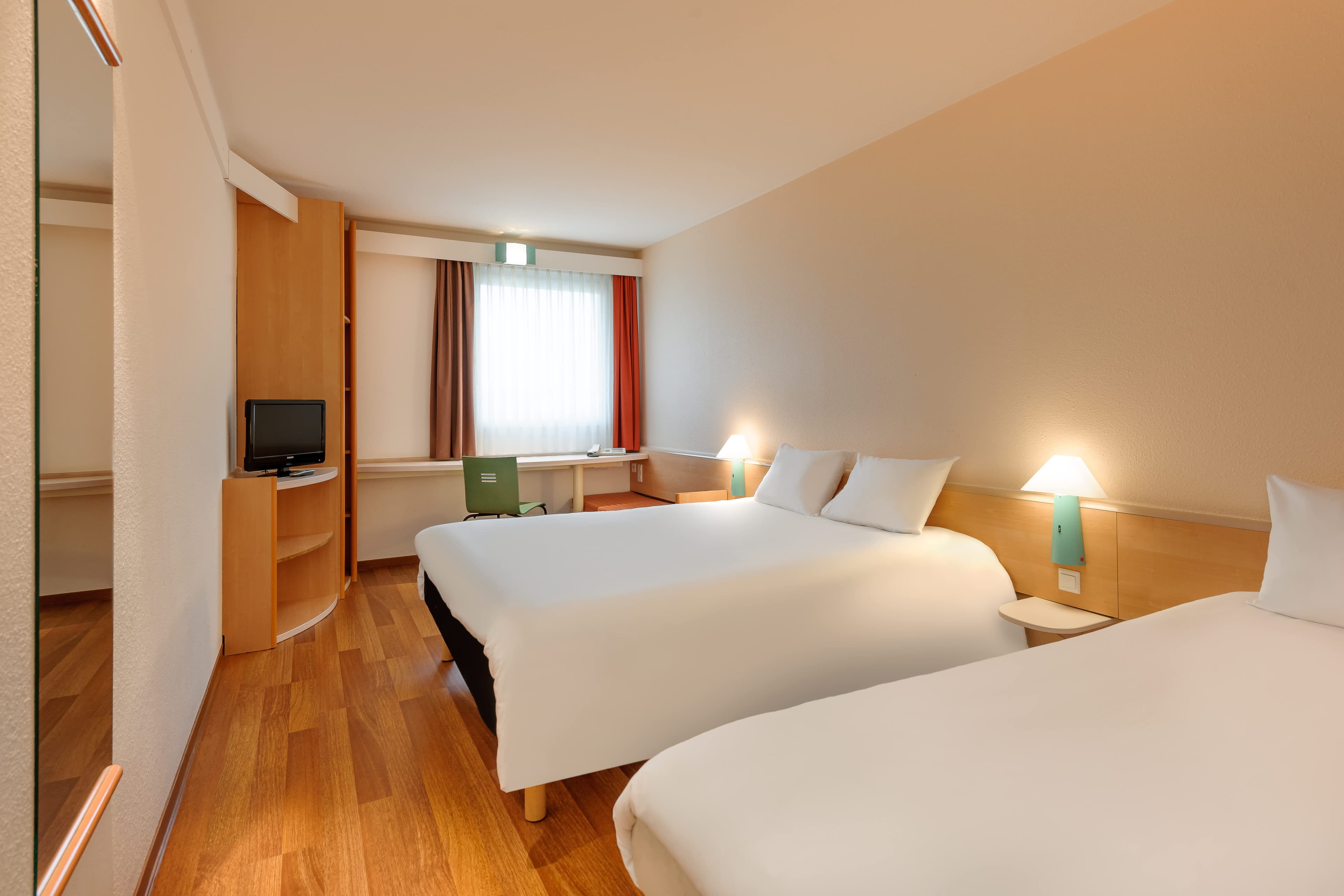 Hotel Ibis Frankfurt Airport Ansicht 4