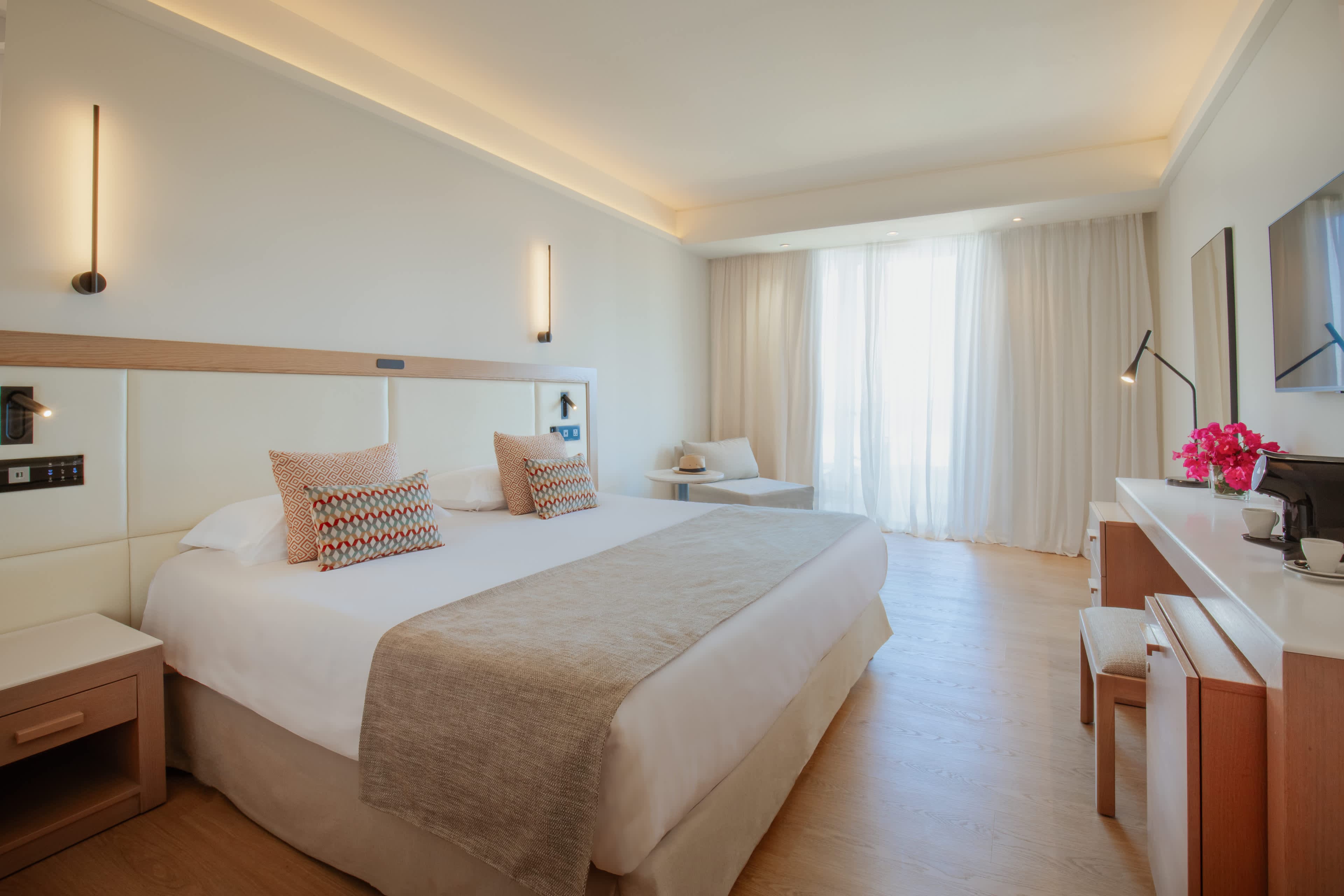 The Golden Coast Beach Hotel Ansicht 6