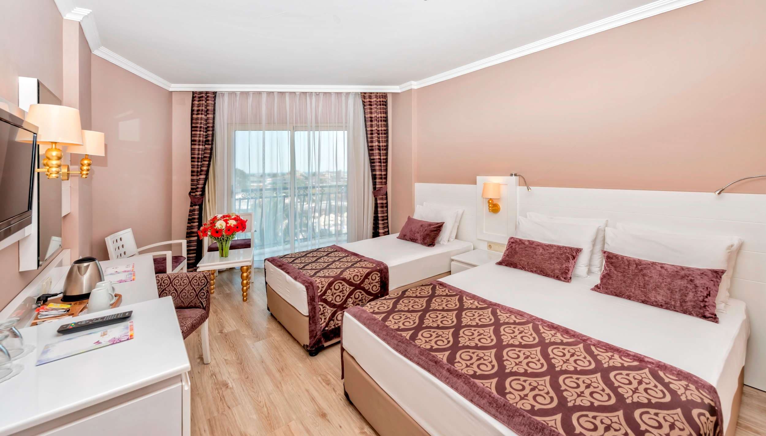 Serenis Hotel Ansicht 4