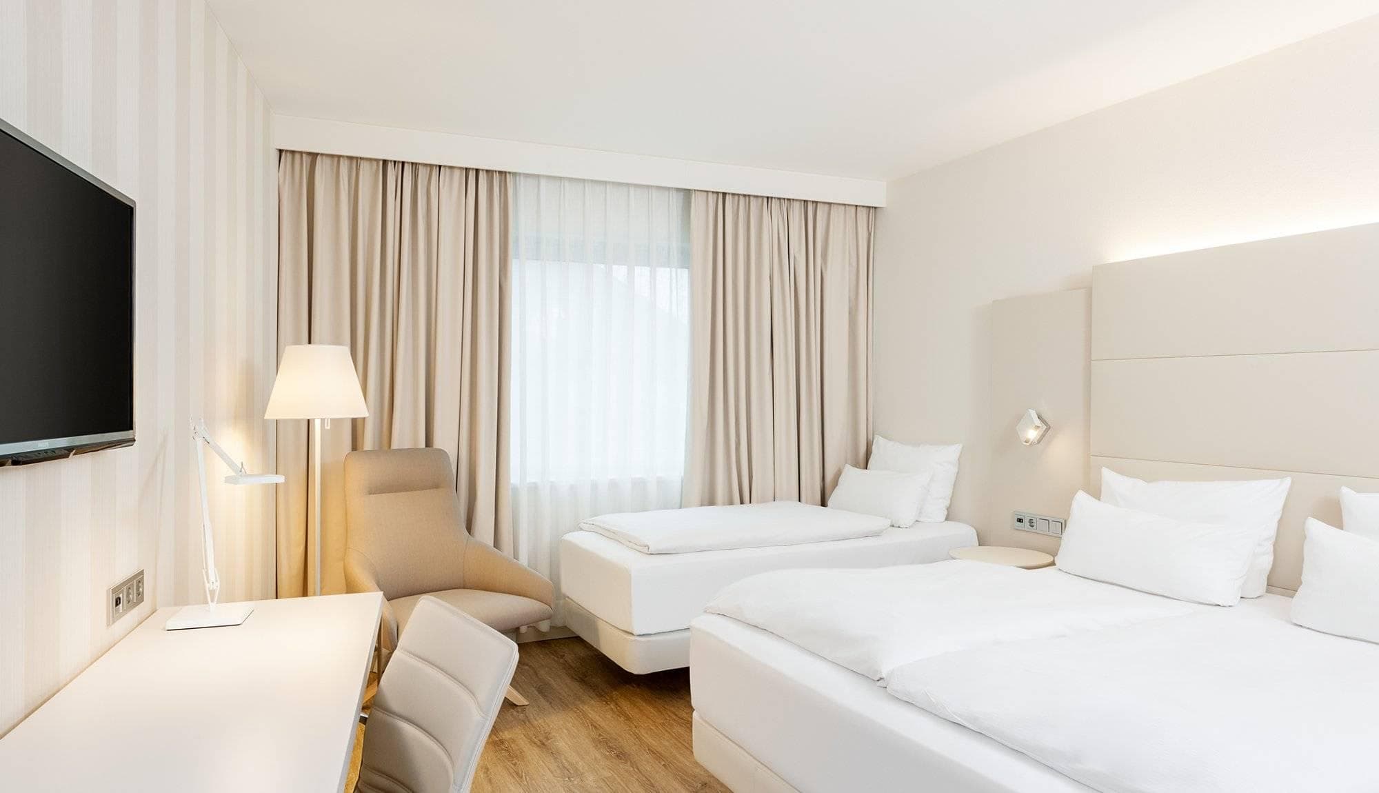 Hotel NH Düsseldorf City Nord Ansicht 3