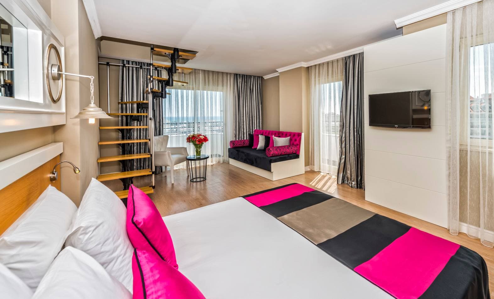 Serenis Hotel Ansicht 5