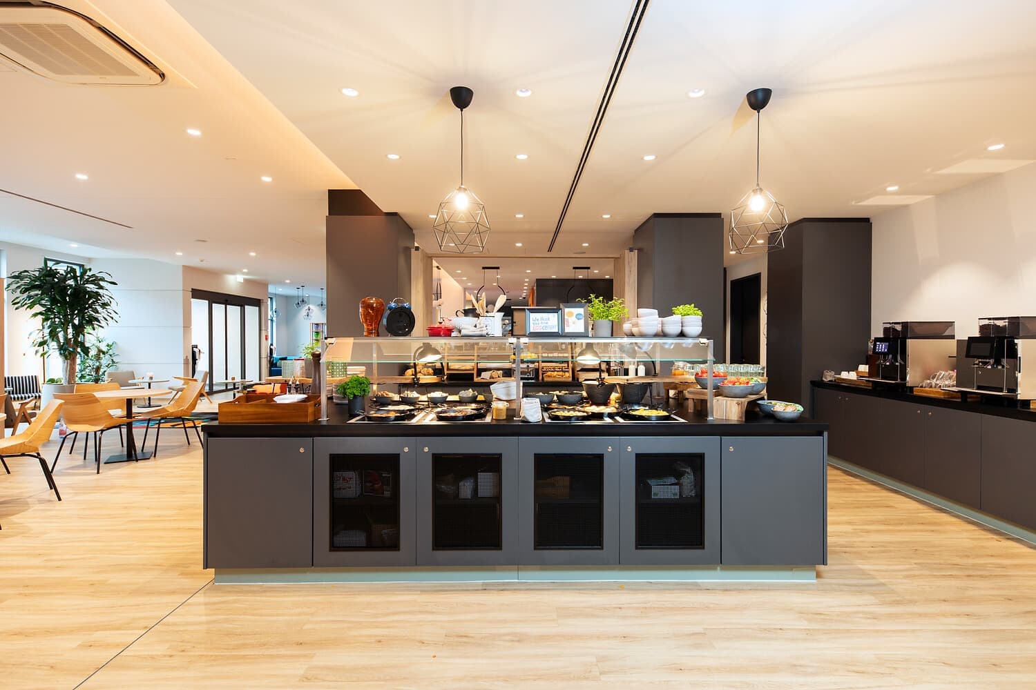 LOGINN Hotel Berlin Airport Ansicht 7