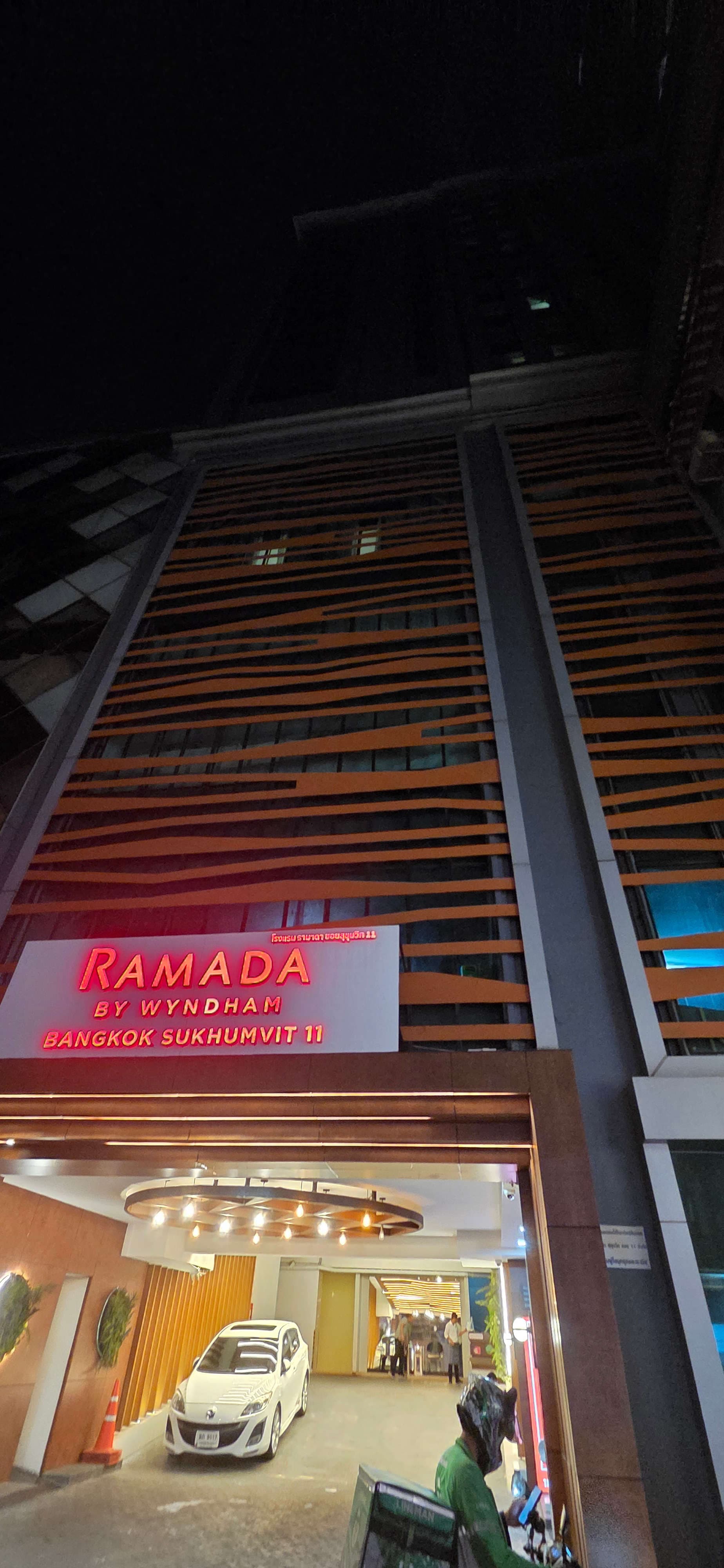 Ramada by Wyndham Bangkok Sukhumvit 11 Ansicht 9