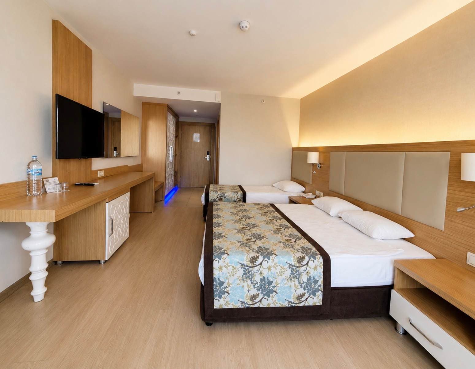 Blue Wave Suite Hotel Ansicht 3