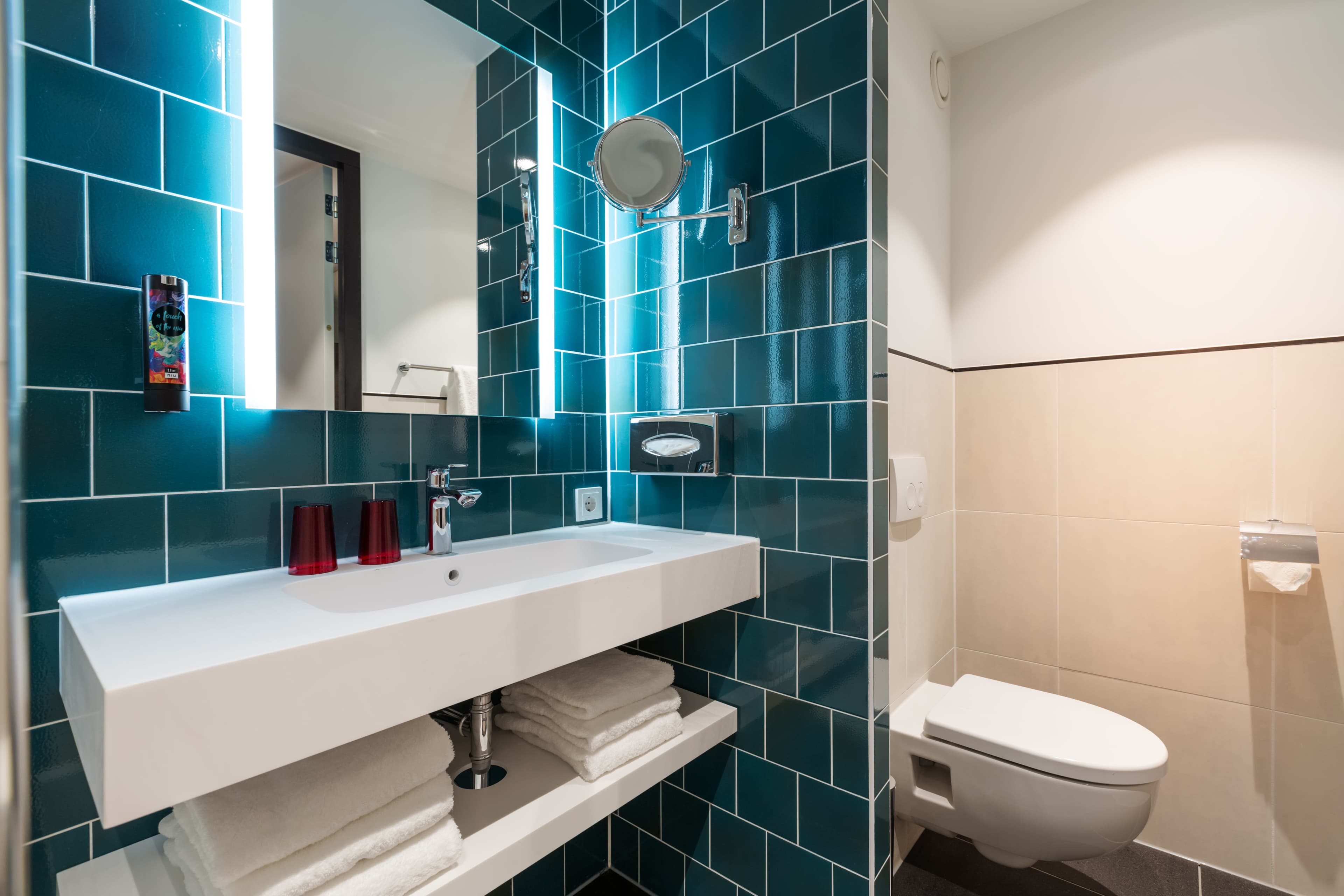 Holiday Inn - the niu, Fender Amsterdam Ansicht 4