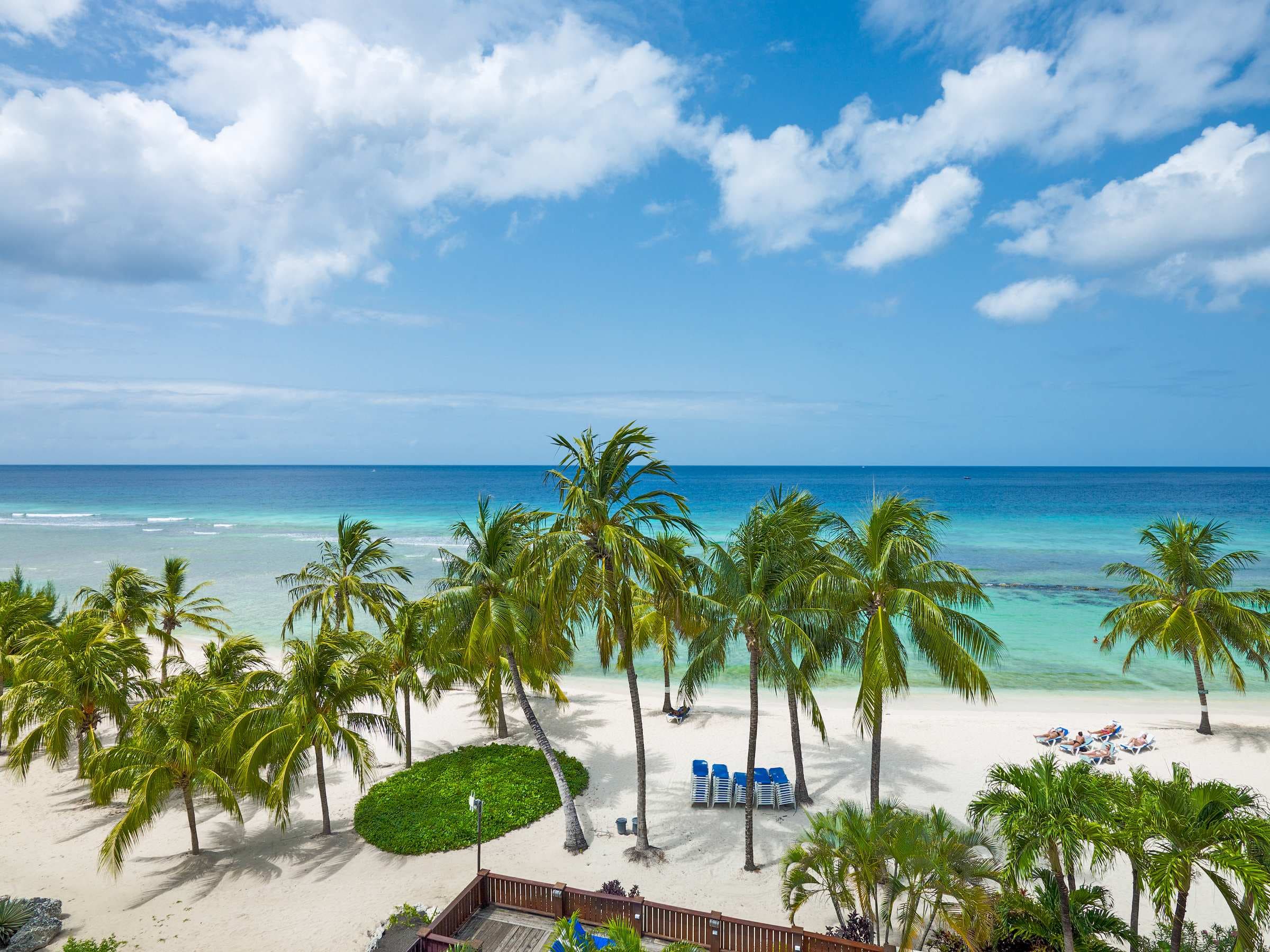 Coconut Court Beach Hotel Ansicht 2