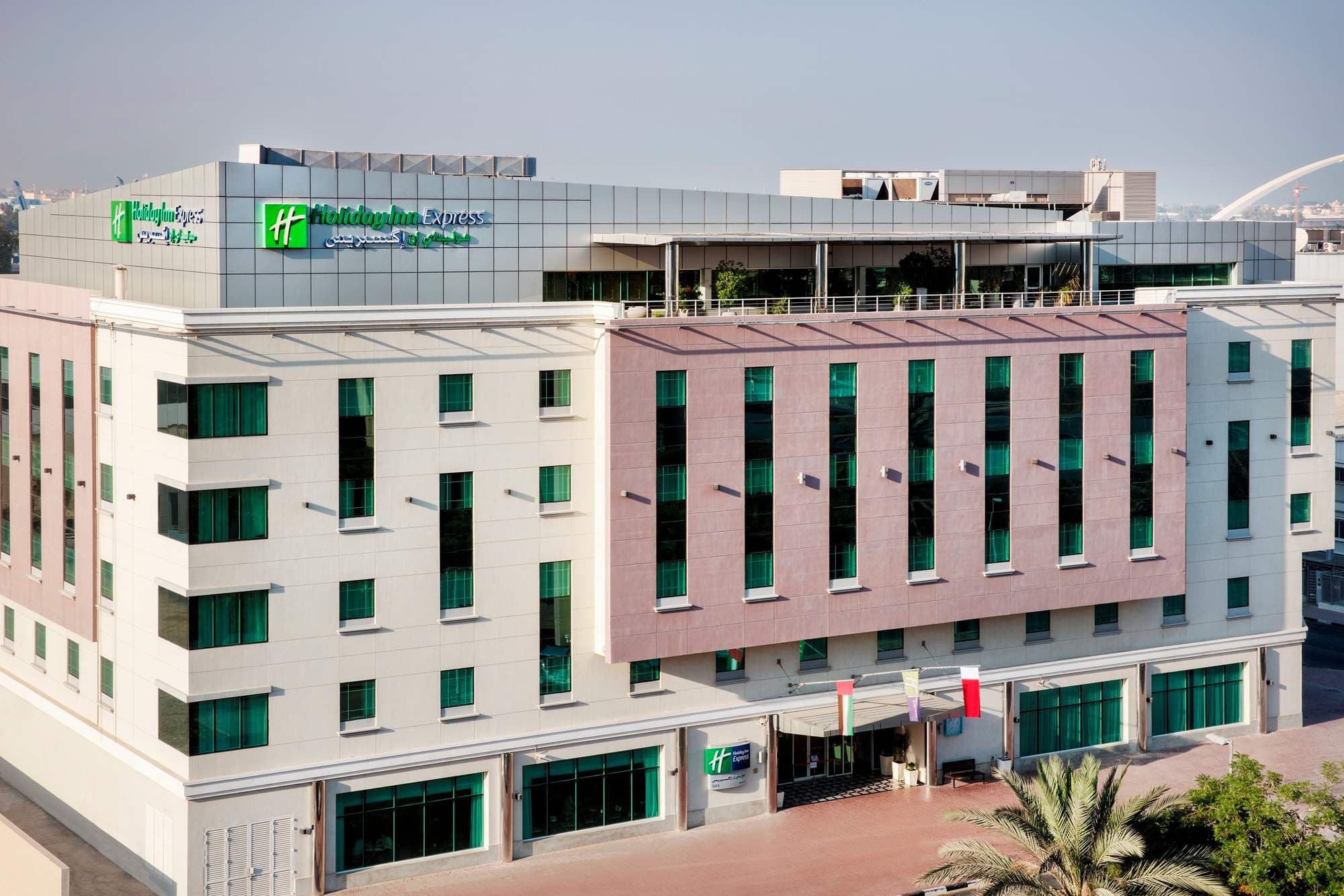 Holiday Inn Express Dubai Safa Park Ansicht 2
