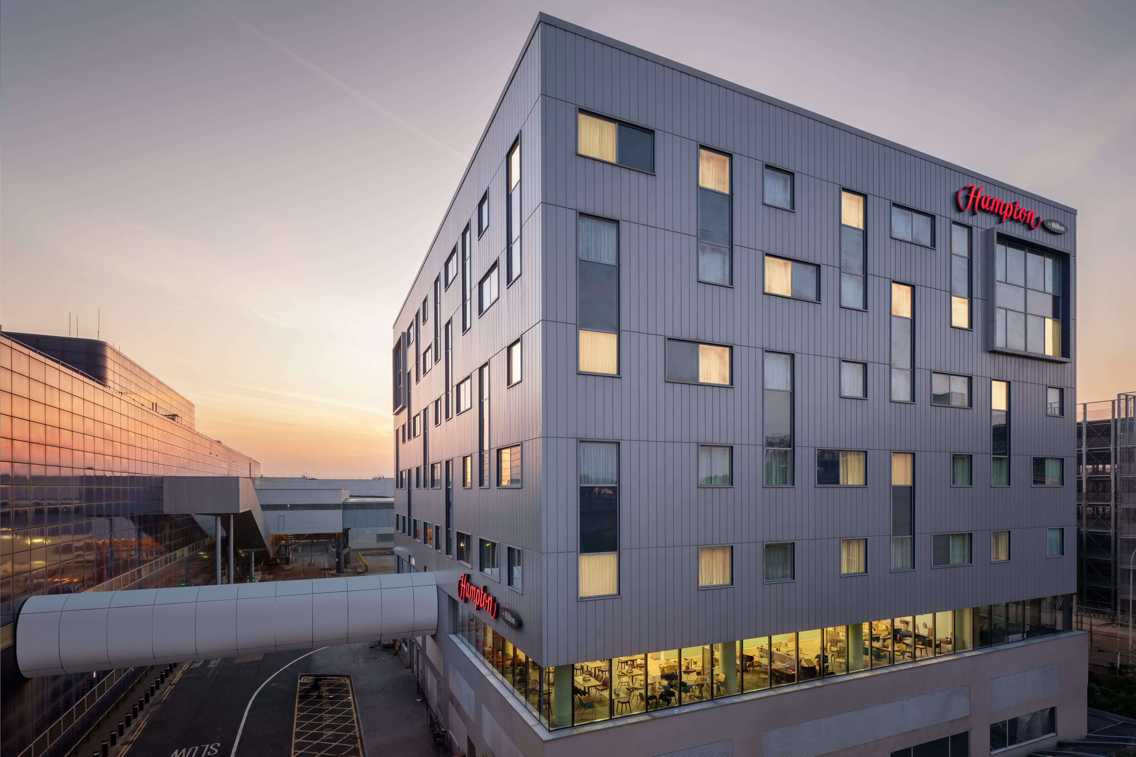 Hampton by Hilton London Gatwick Airport Ansicht 2