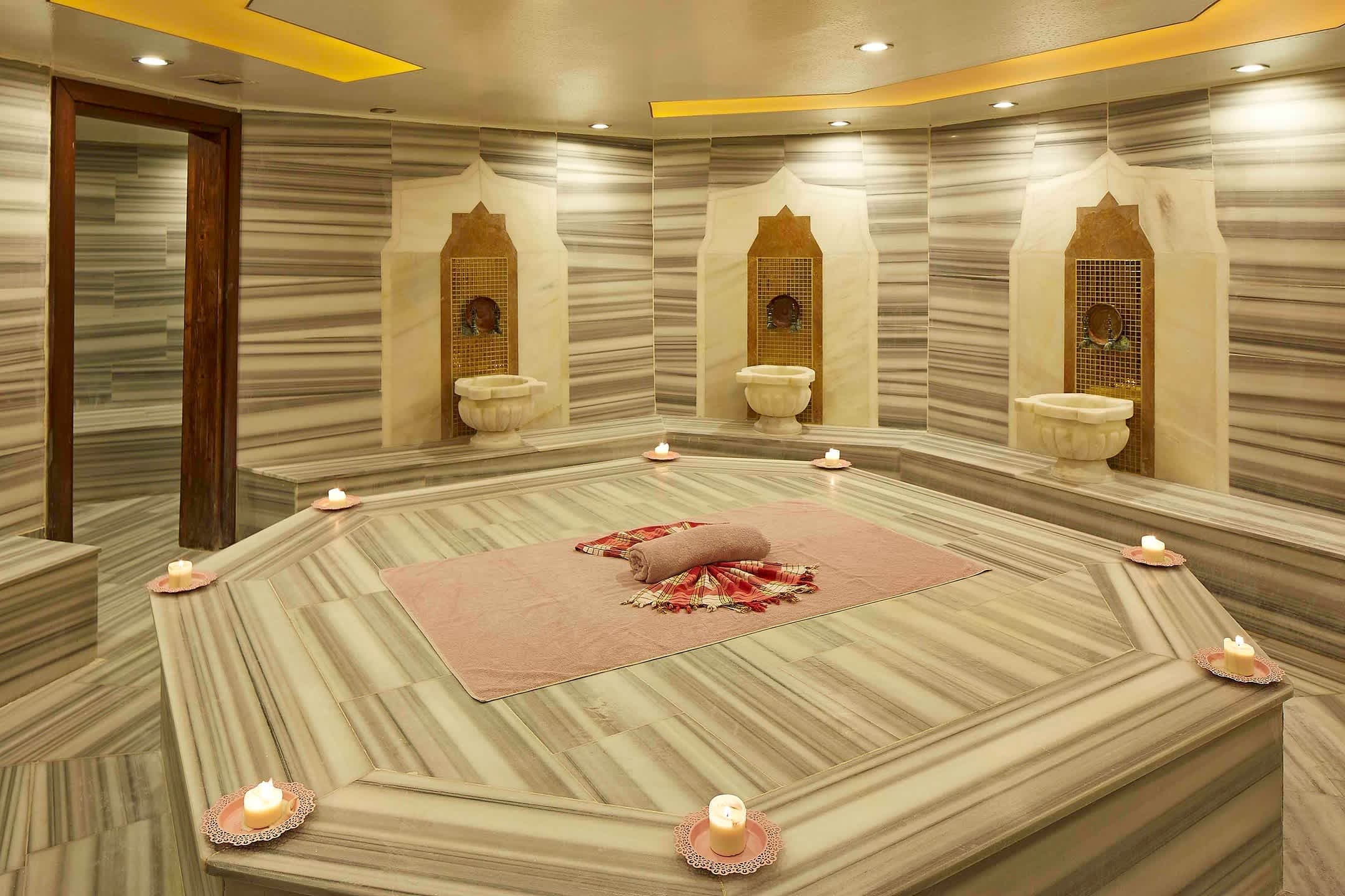 DoubleTree by Hilton Izmir - Alsancak Ansicht 9