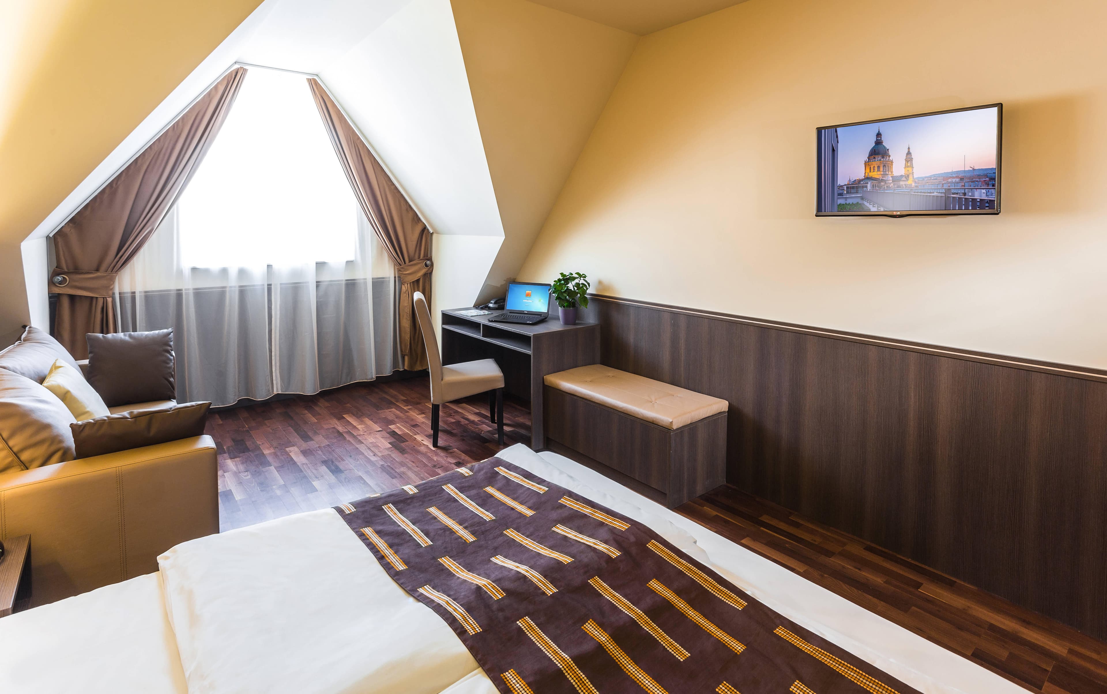 12 Revay Hotel Ansicht 7