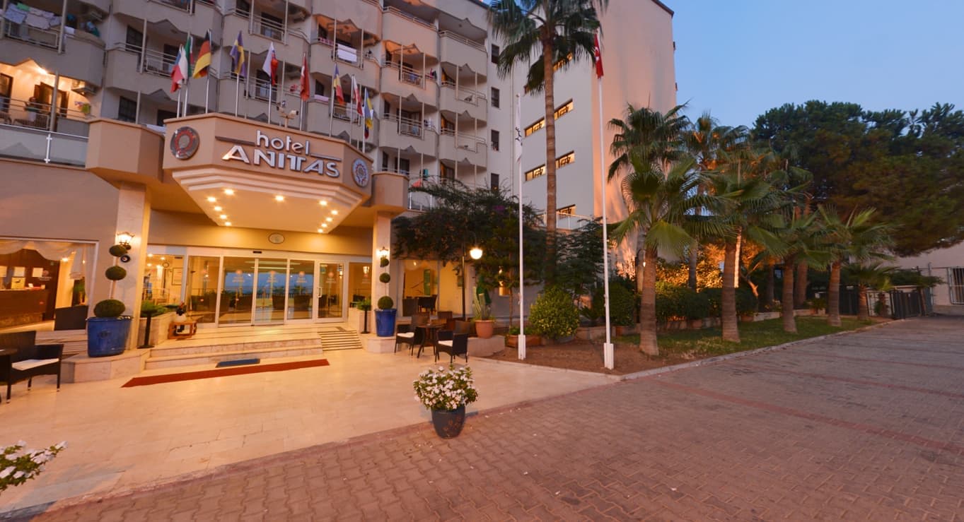 Anitas Beach Hotel Ansicht 2