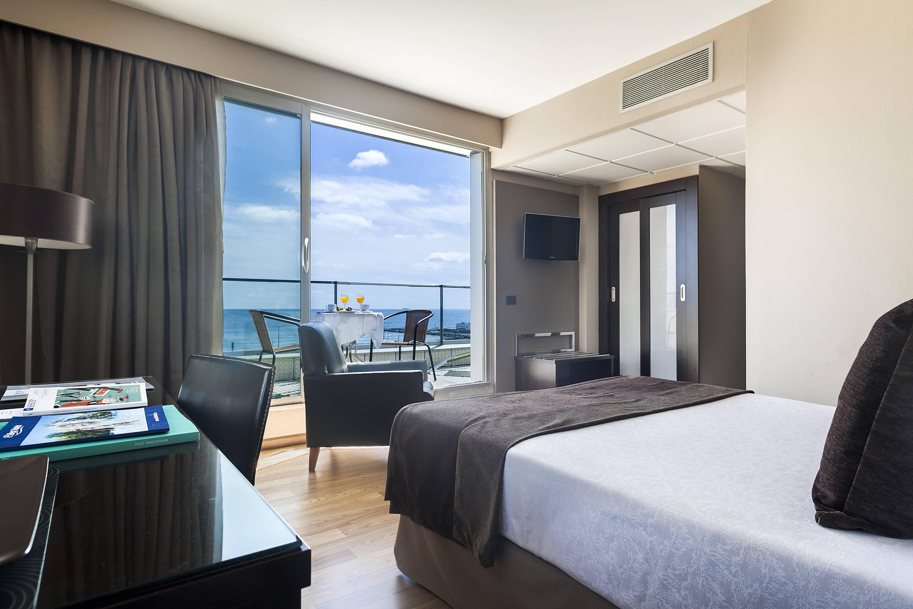 Hotel Front Maritim Ansicht 4