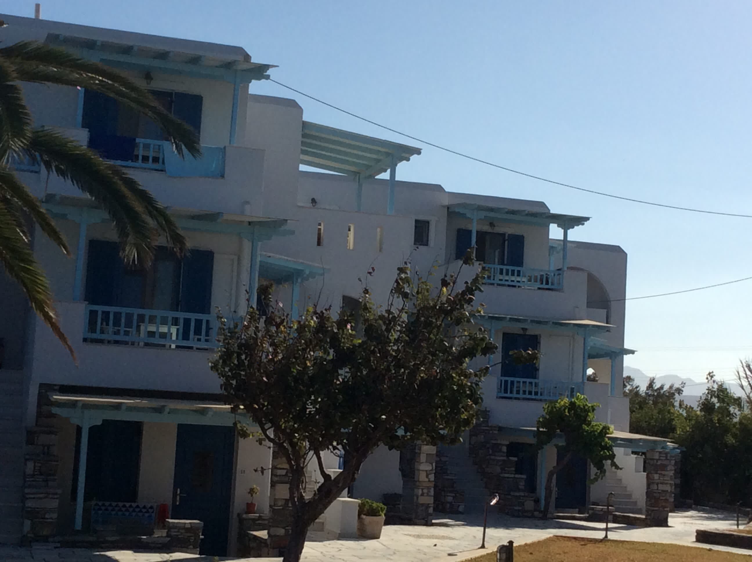 Paradiso Studios & Apartments