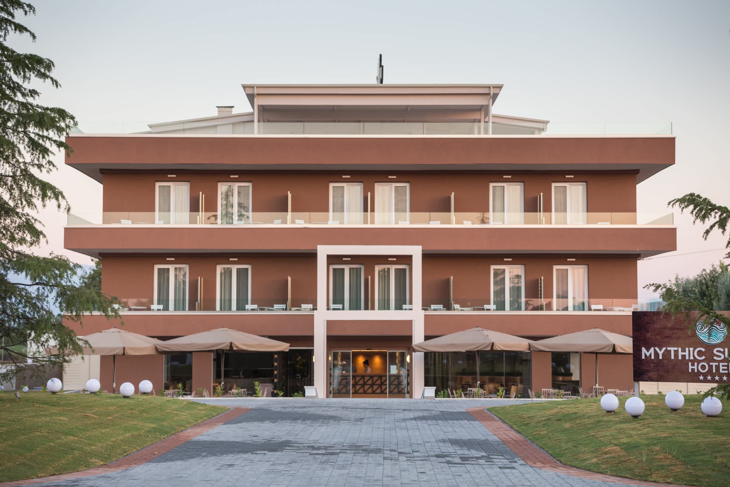 Mythic Summer Hotel Ansicht 3