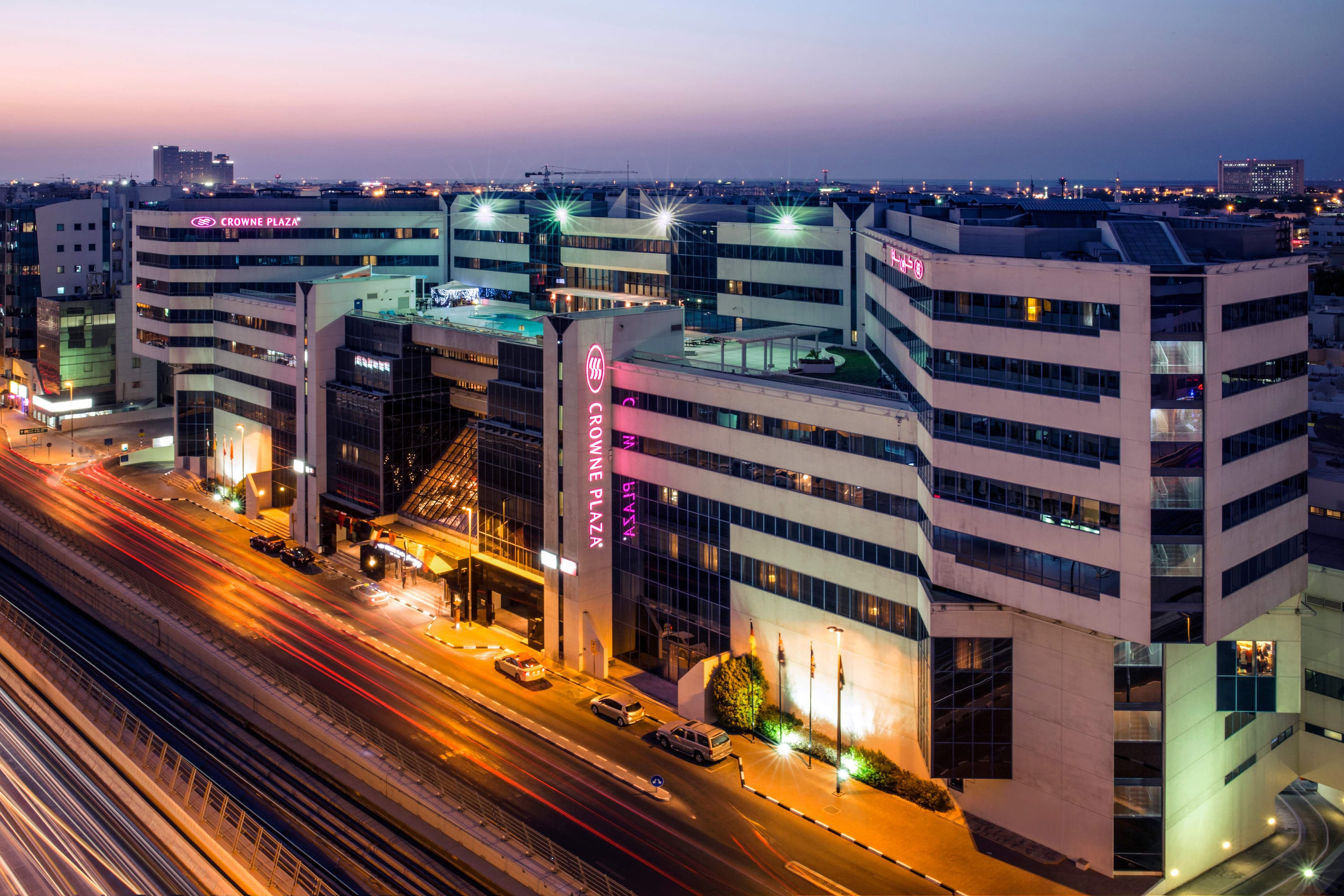 Crowne Plaza Dubai Deira Ansicht 2