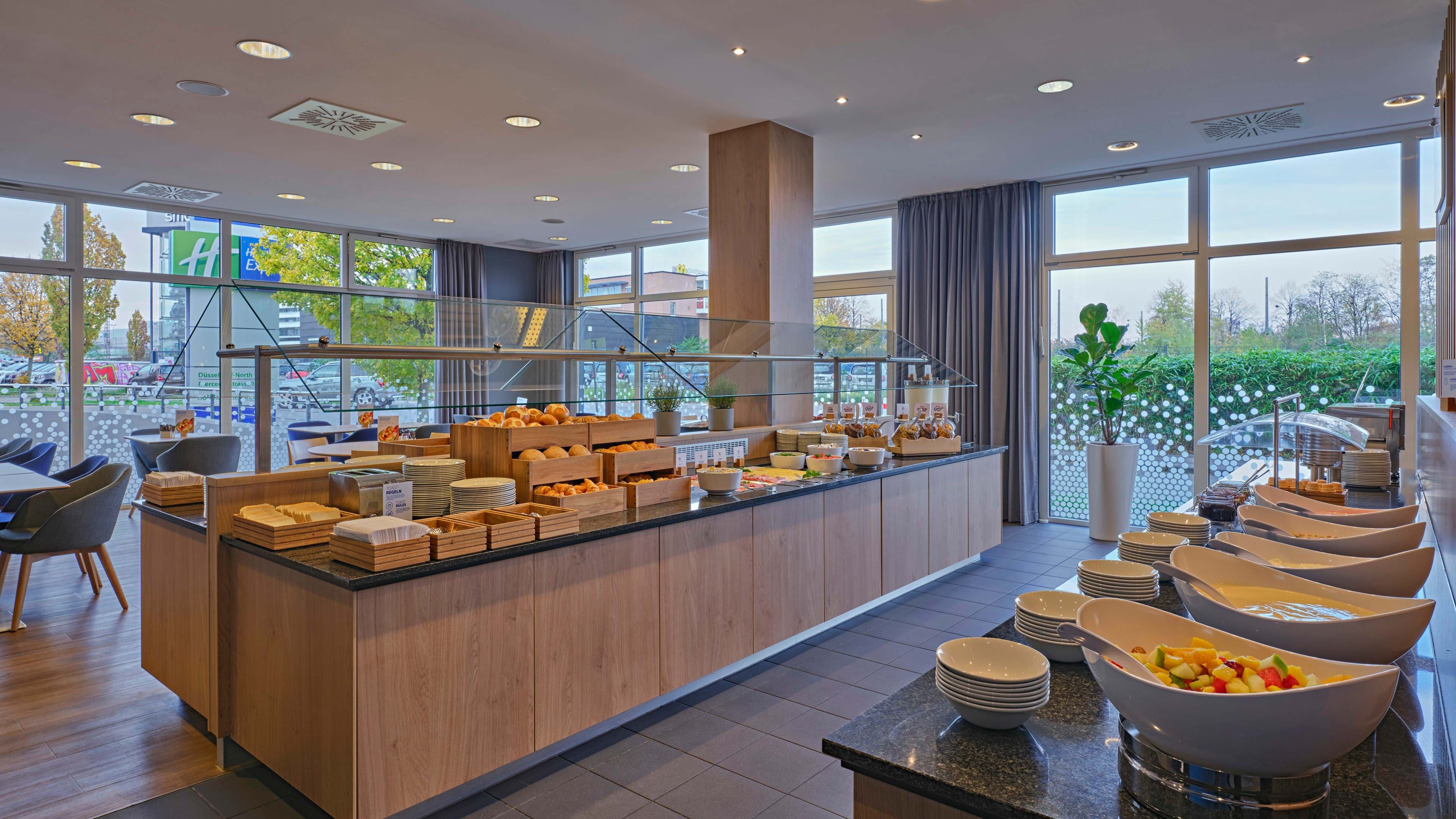 Holiday Inn Express Düsseldorf - City Nord Ansicht 10