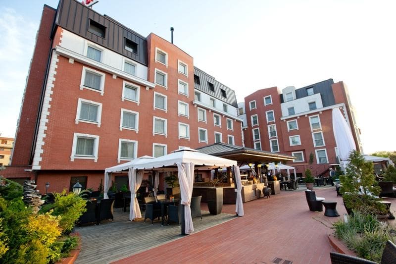 Ramada Hotel & Suites Bucharest North Ansicht 2