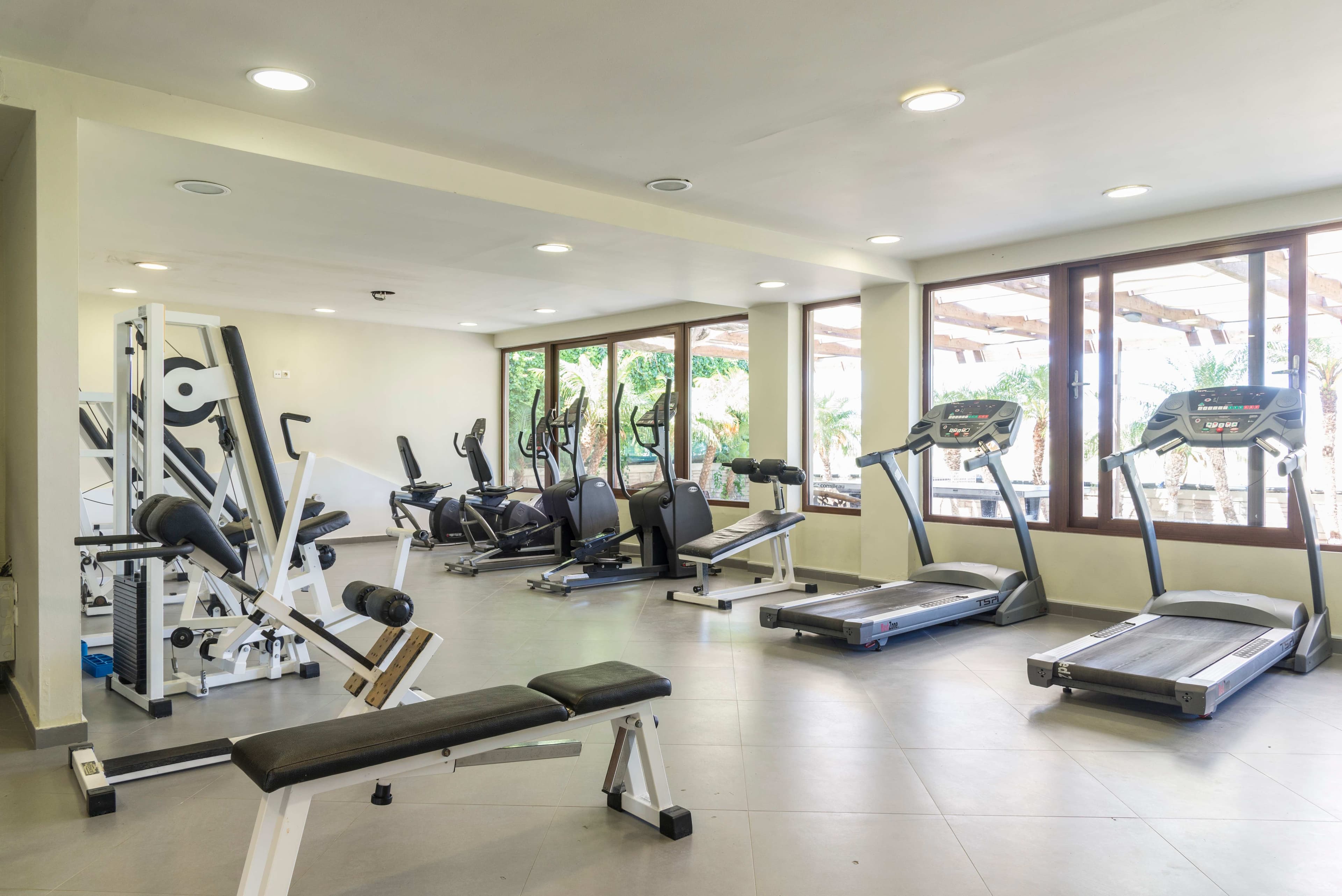 Sandy Beach Hotel & Family Suites Ansicht 9