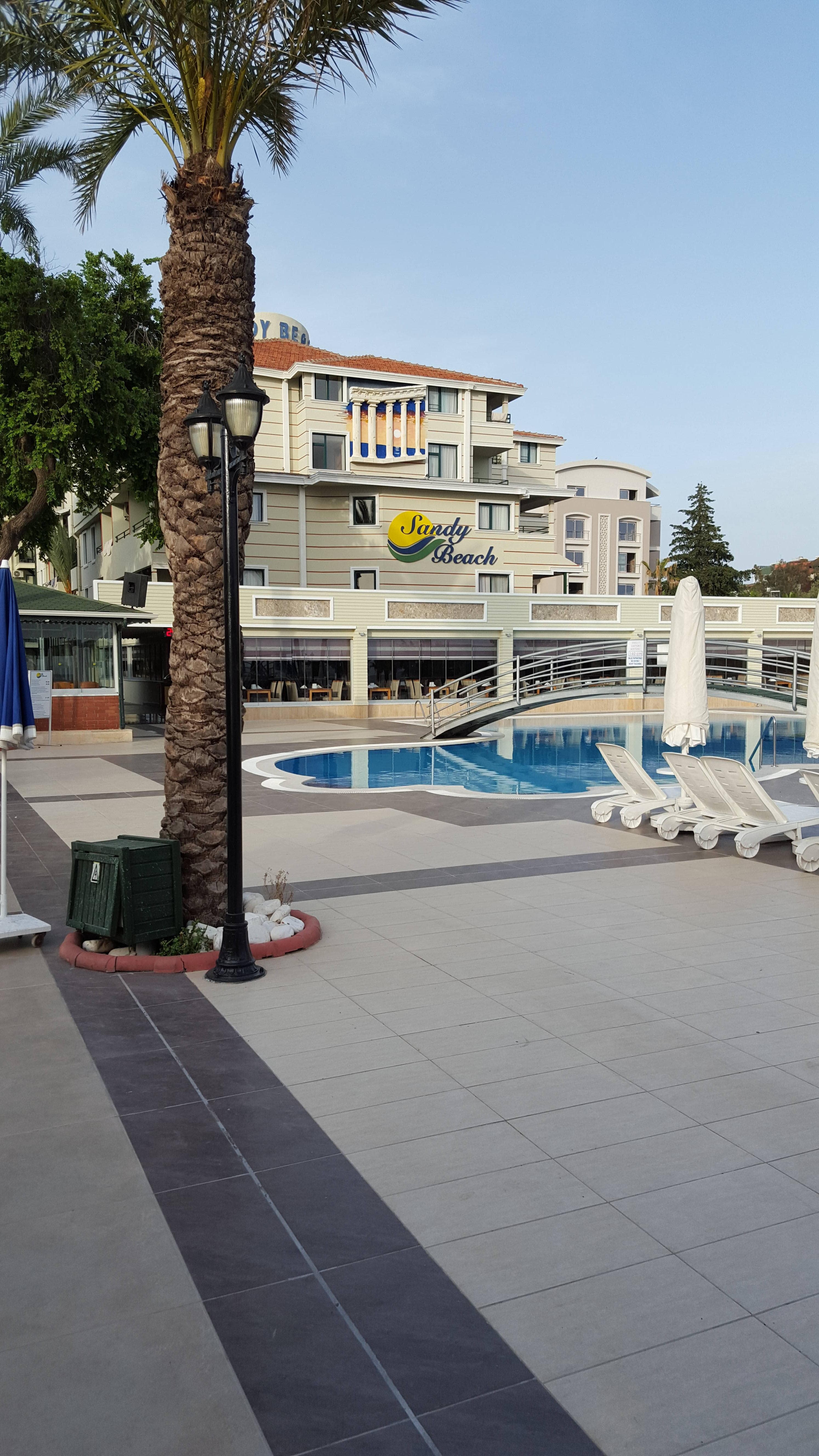 Hotel Sandy Beach Ansicht 2