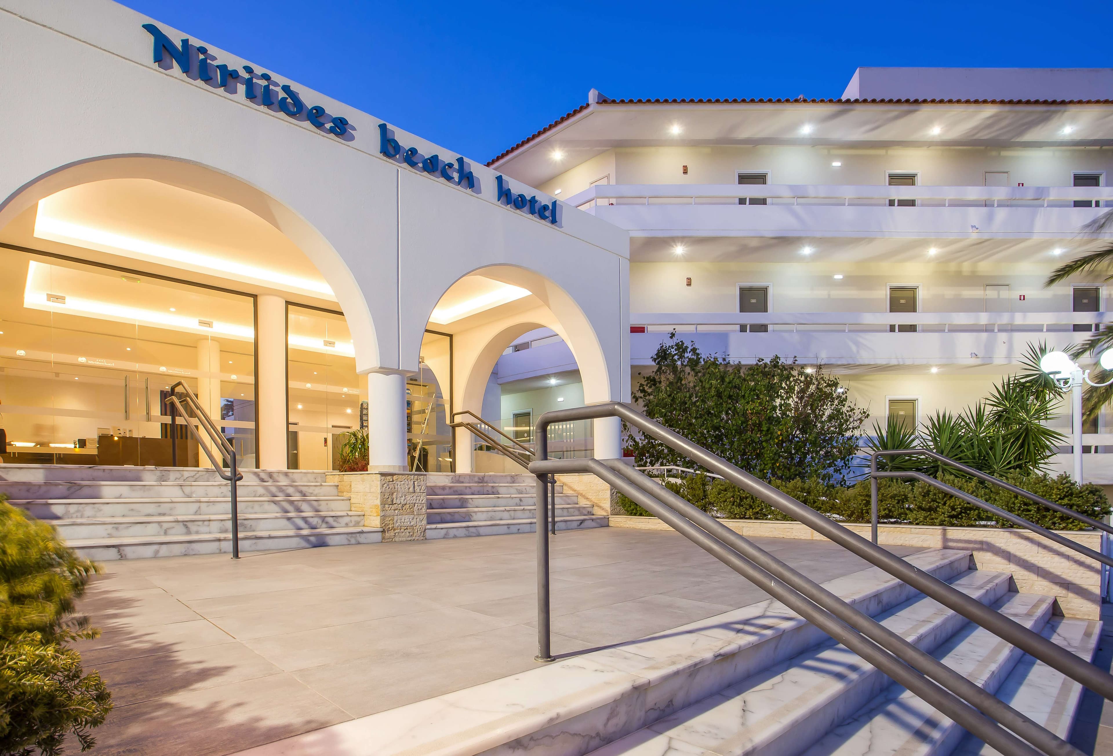Niriides Hotel Ansicht 2