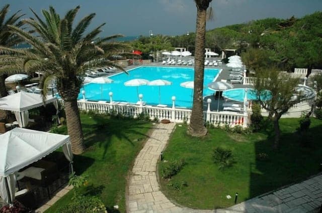 Hotel Domizia Palace