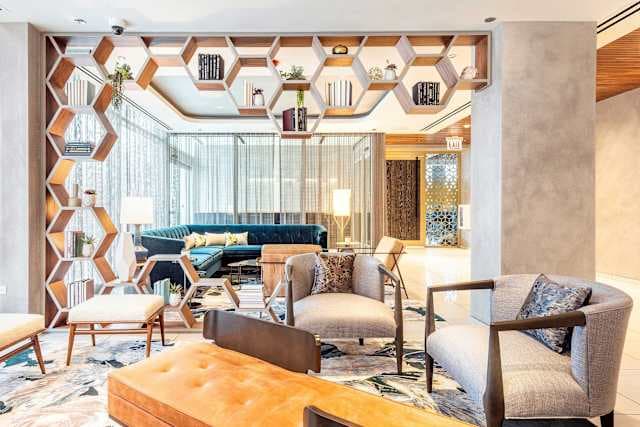 Hotel Chicago's Essex Inn