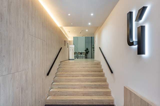 Hotel Room Mate Laura