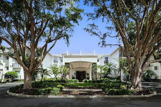 Hotel Trianon Old Naples