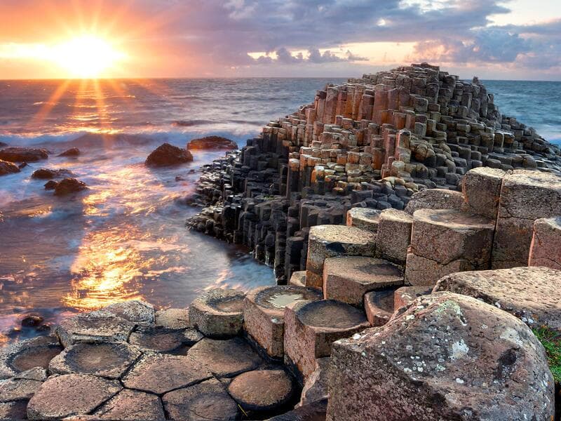 Rundreisen Irland: Zwischen rauer Küste, grünen Tälern und Legenden